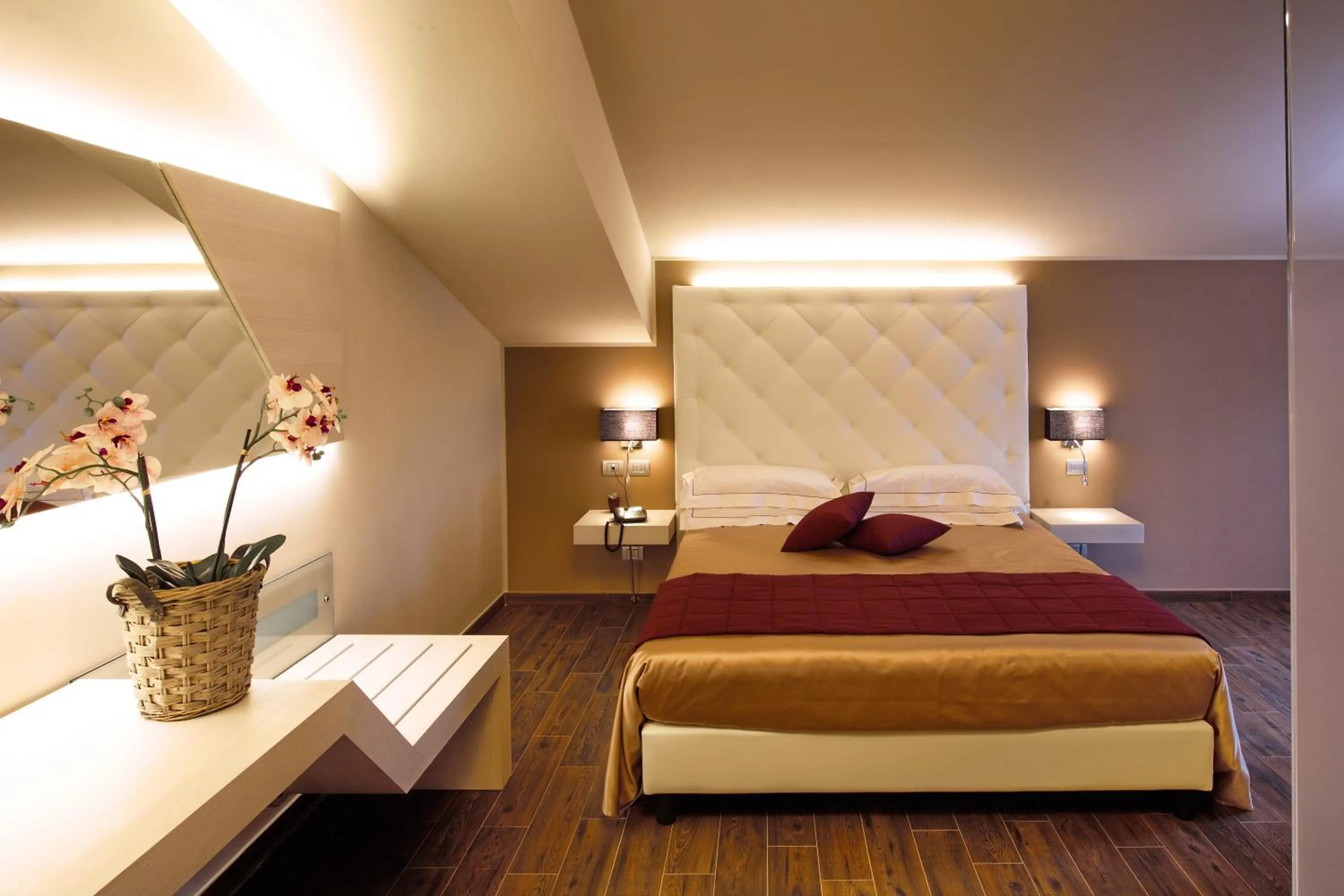 Balcony/Terrace, Bed in Hotel Terre Dei Salici