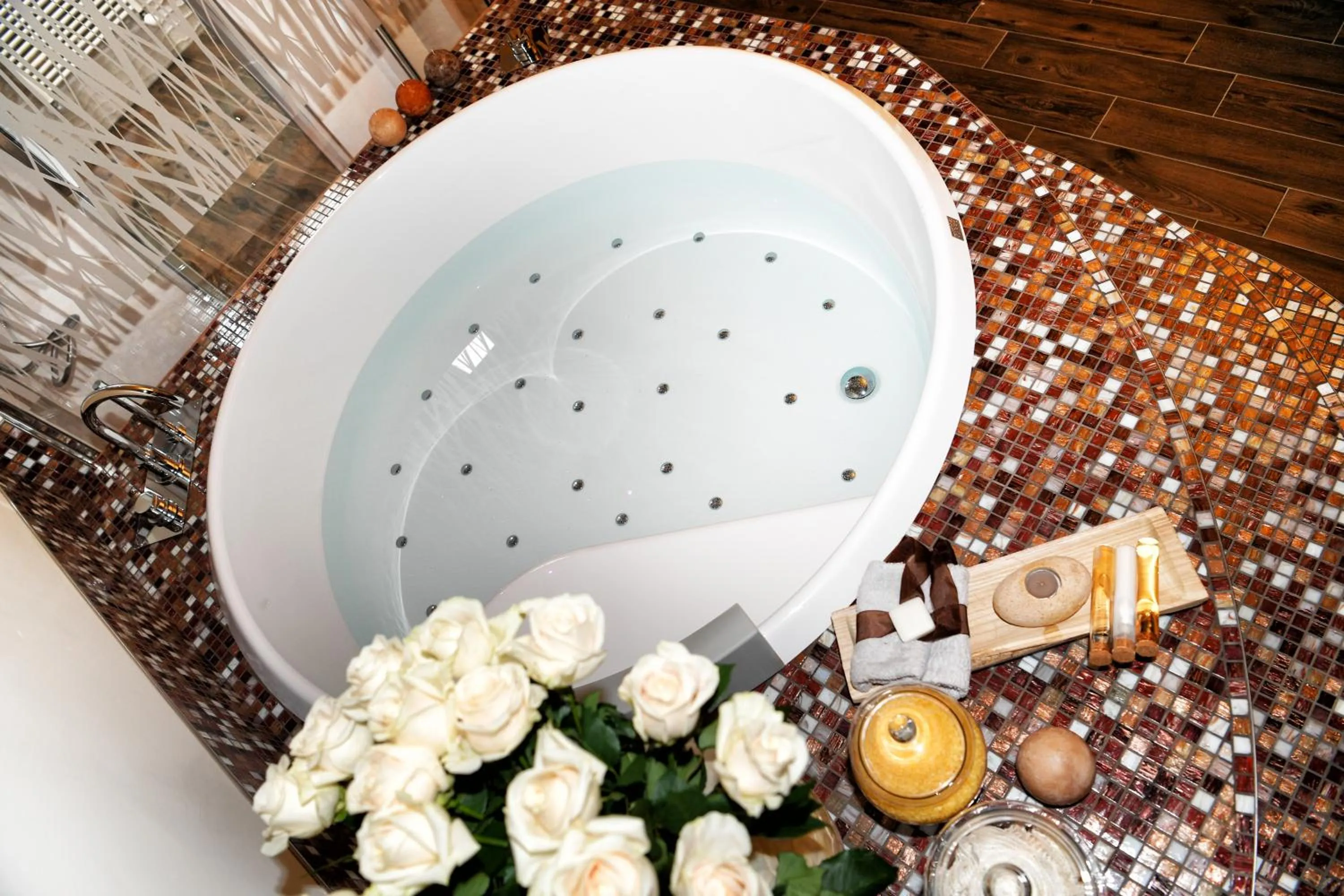 Hot Tub in Hotel Terre Dei Salici