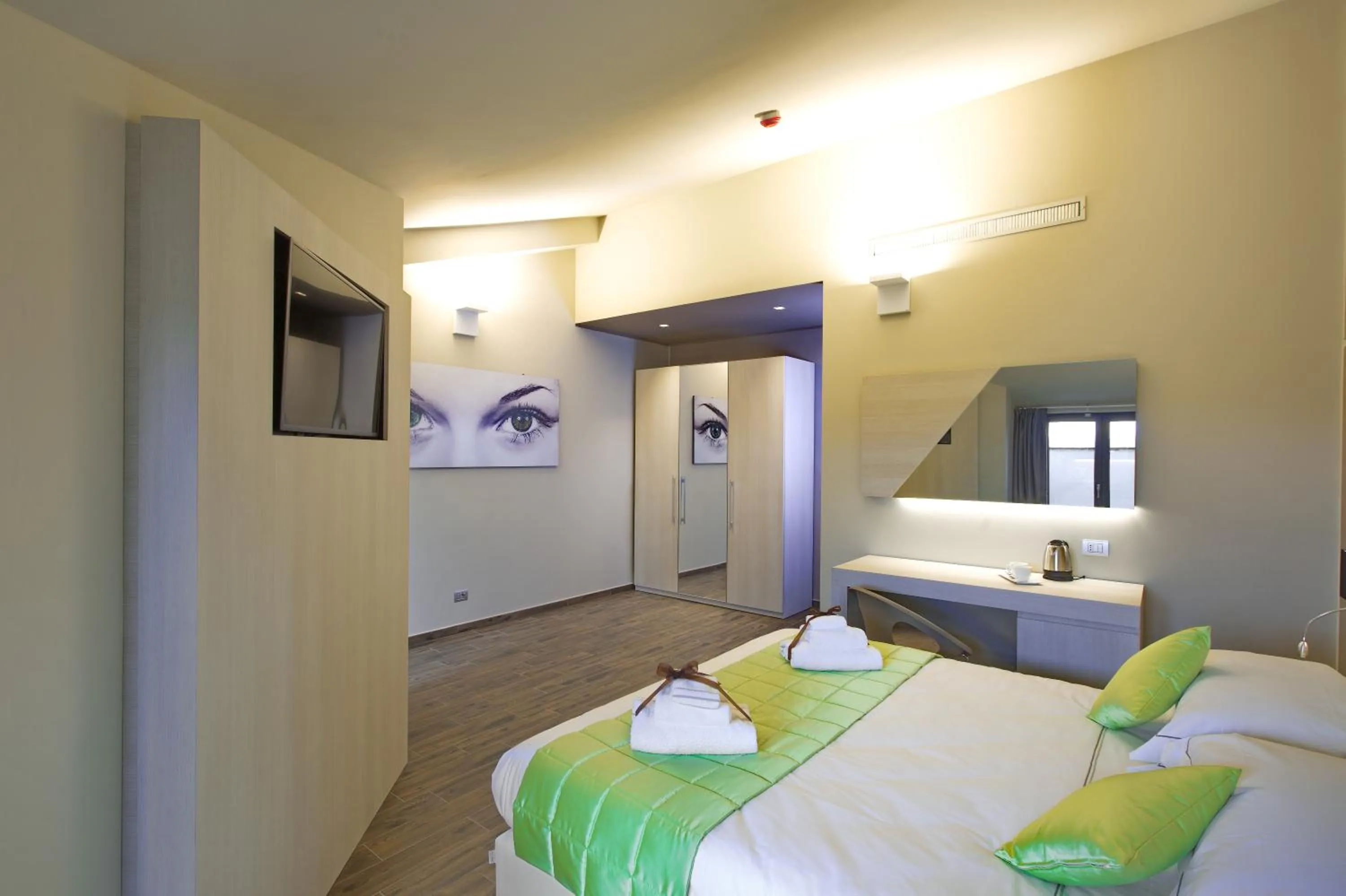 Shower, Bed in Hotel Terre Dei Salici