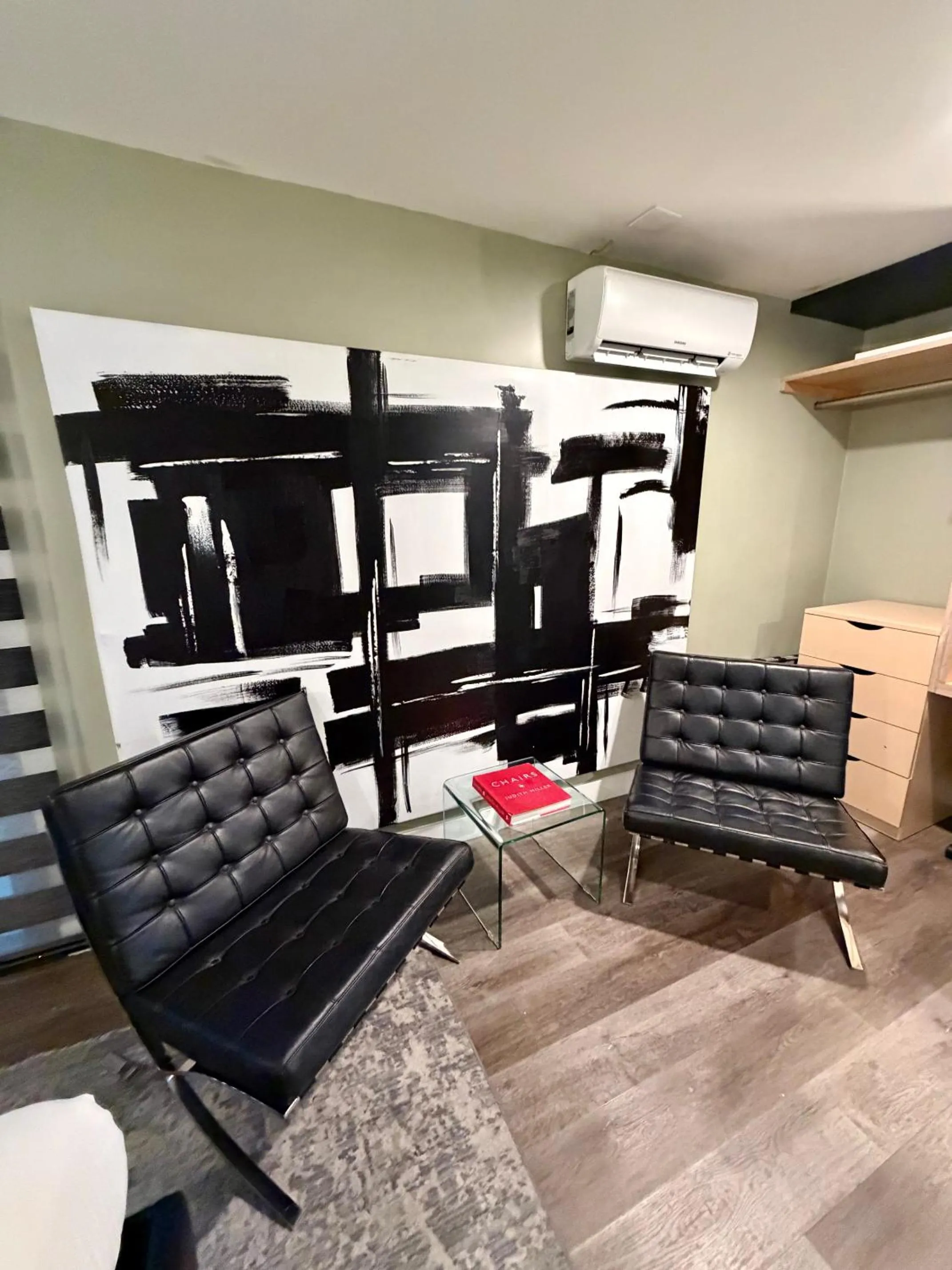 Seating area in Park Plaza Lodge