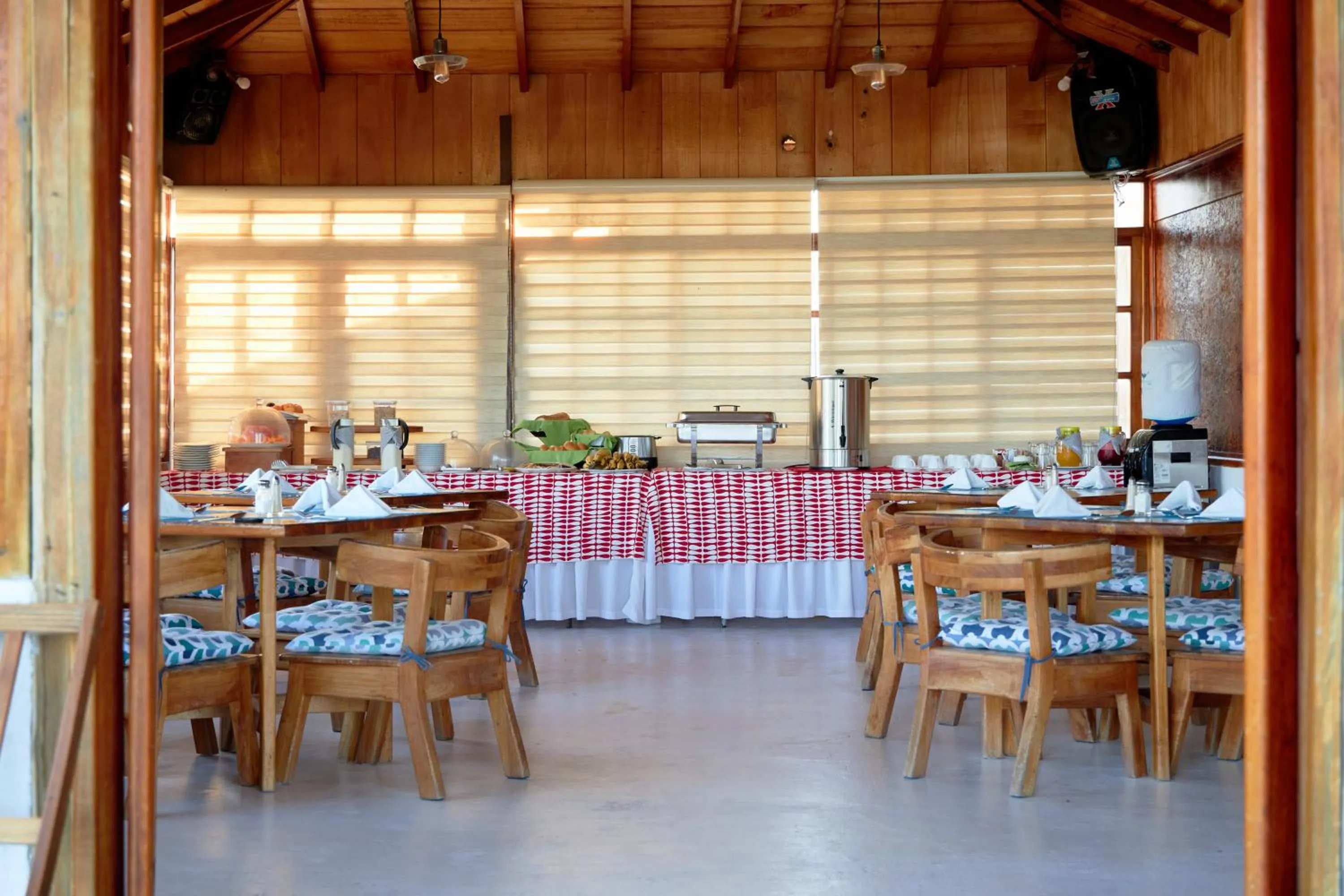 Restaurant/places to eat in Hotel Isamar Galapagos Beachfront