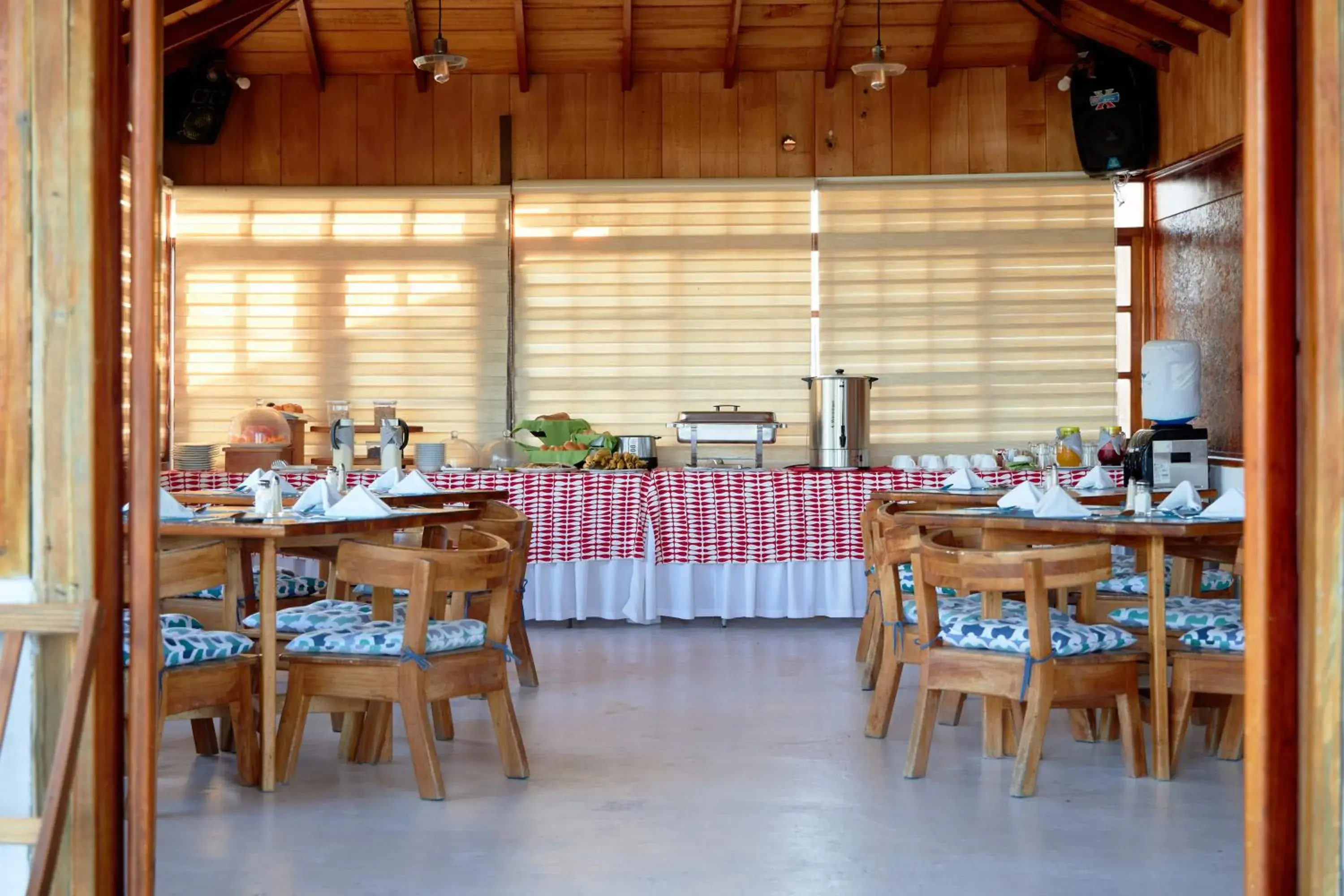 Restaurant/places to eat in Hotel Isamar Galapagos Beachfront Restaurant/places to eat in Hotel Isamar Galapagos Beachfront