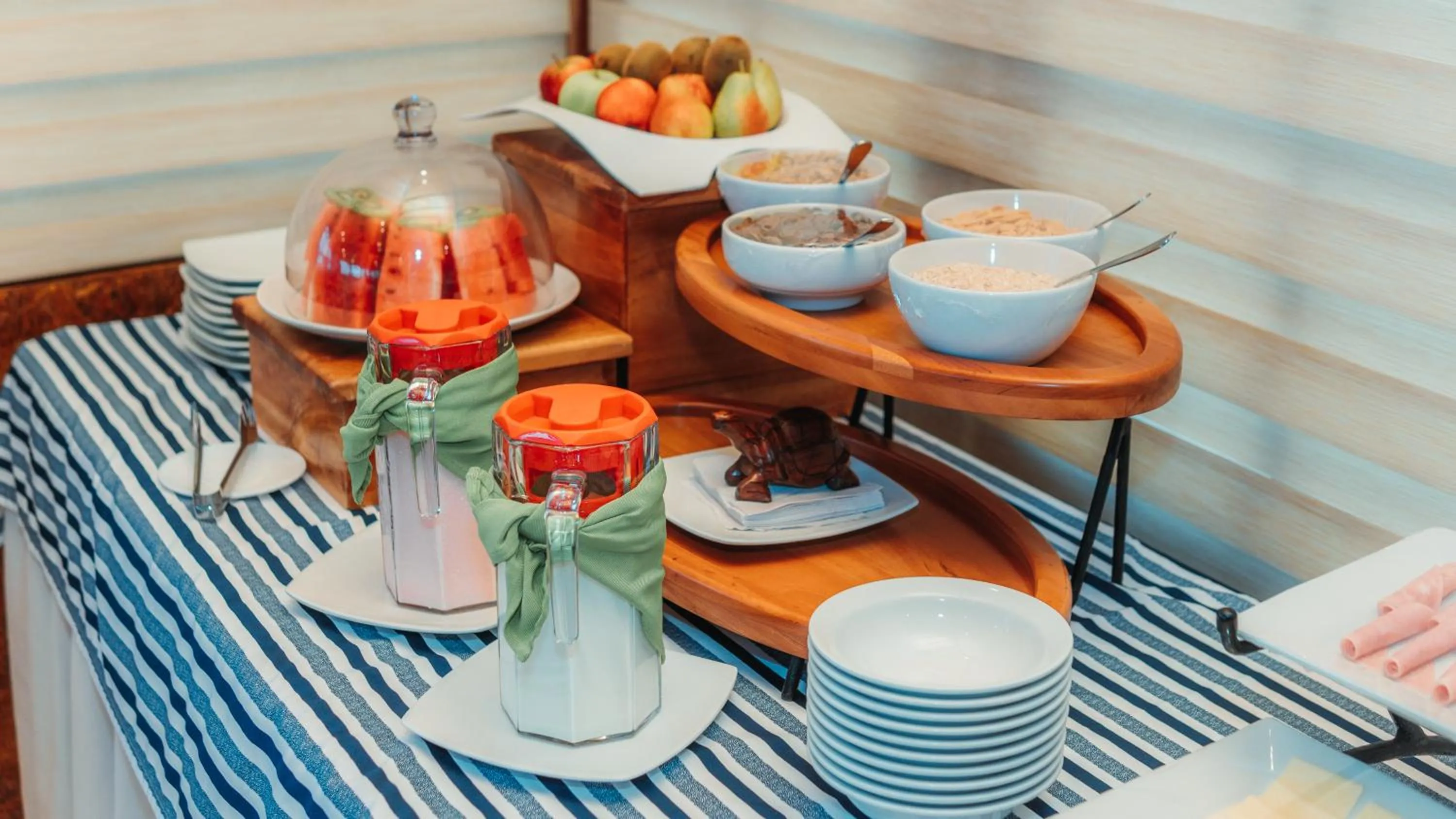 Restaurant/places to eat in Hotel Isamar Galapagos Beachfront