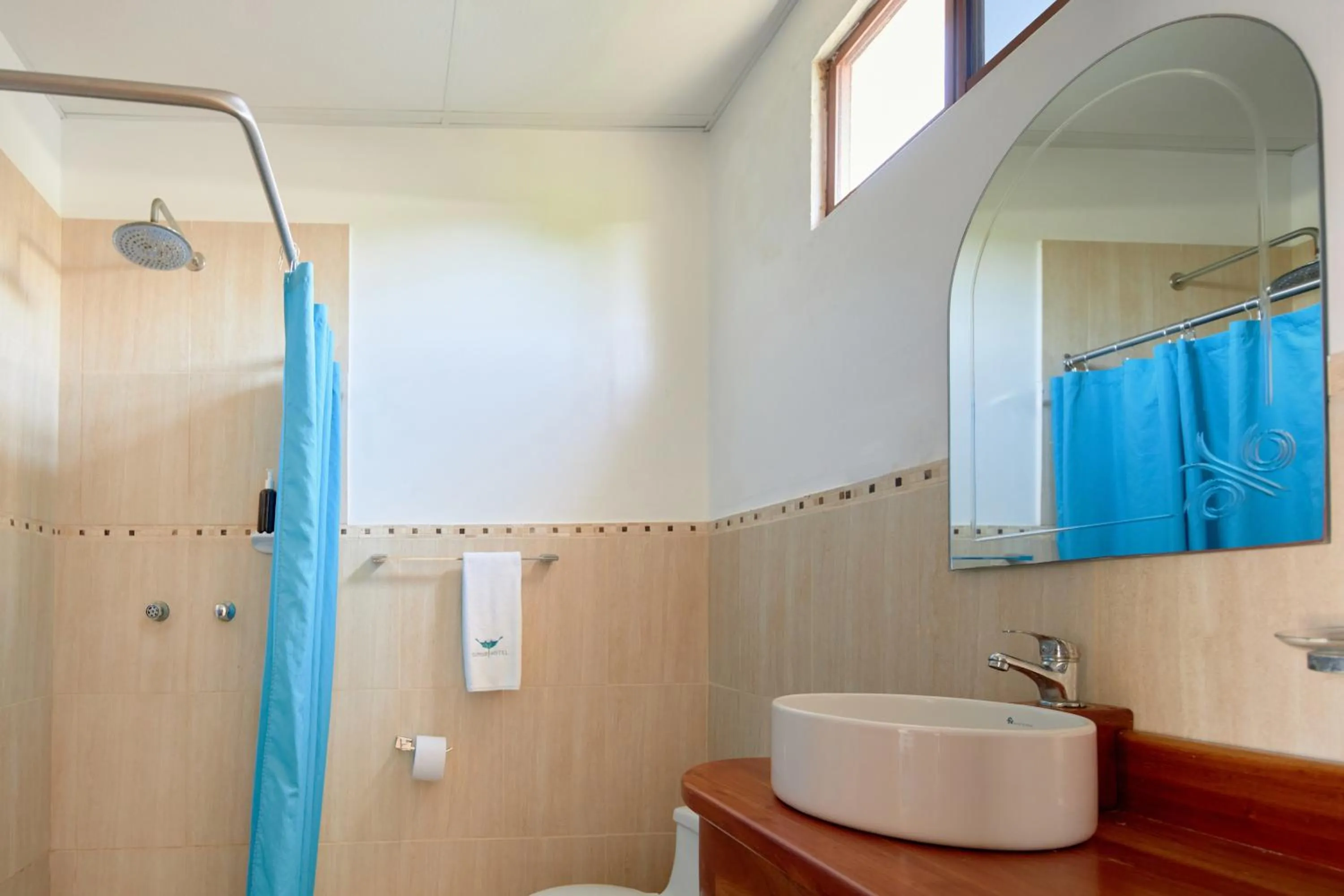 Shower in Hotel Isamar Galapagos Beachfront