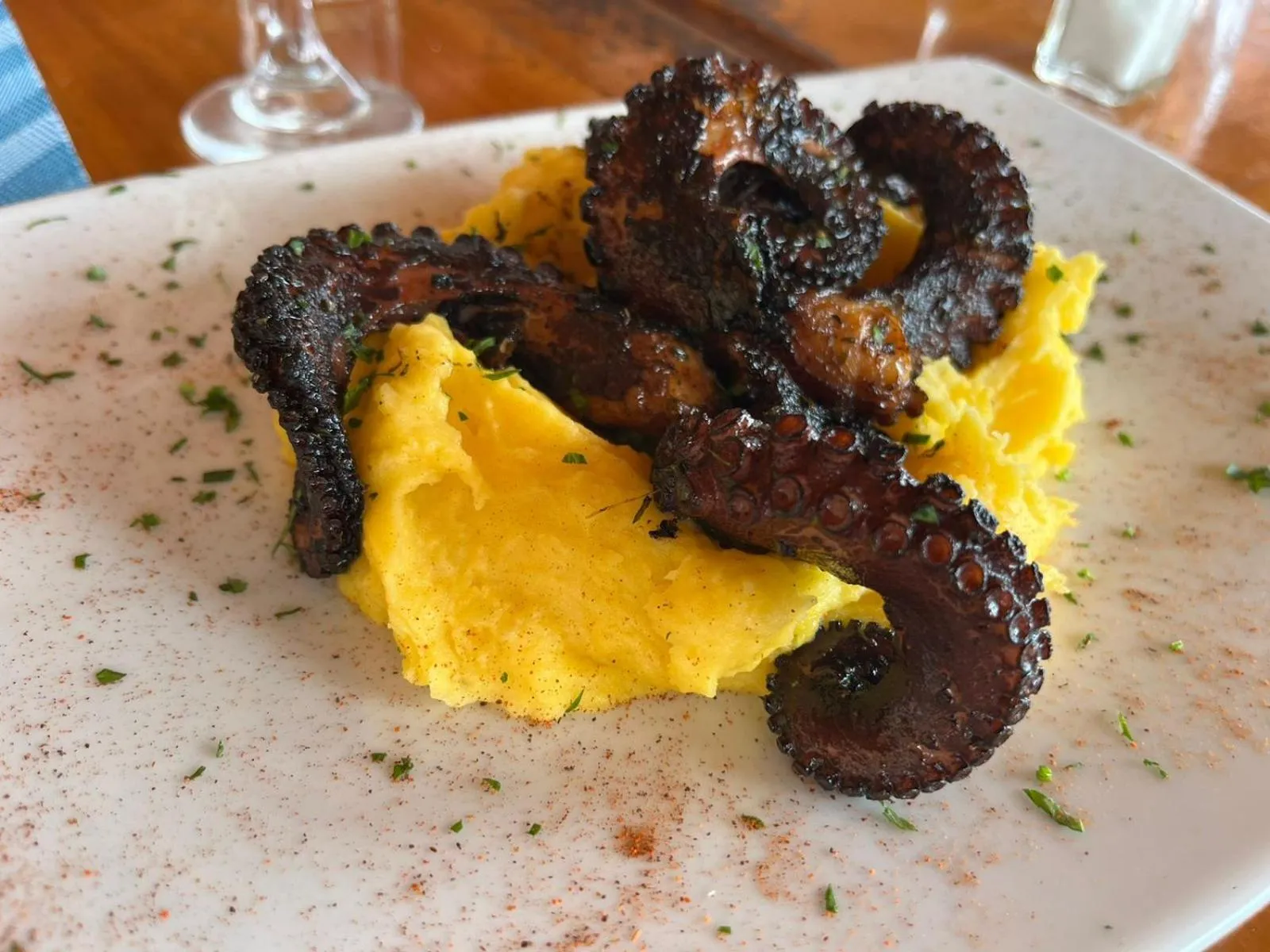 Restaurant/places to eat in Hotel Isamar Galapagos Beachfront