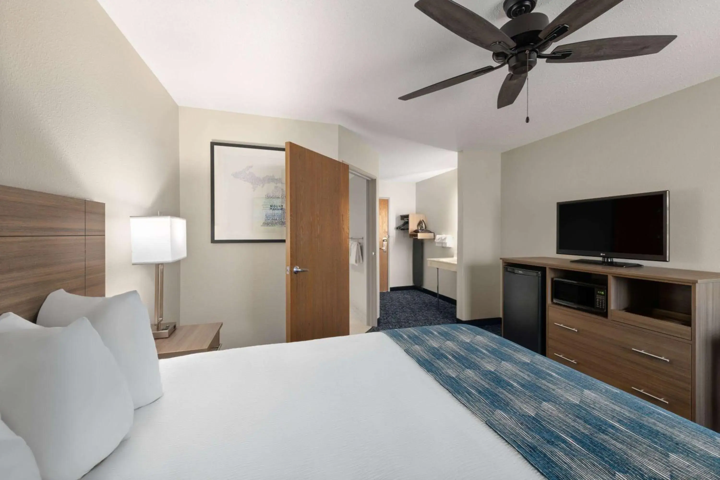 Photo of the whole room, Bed in Baymont by Wyndham Mt. Pleasant Photo of the whole room, Bed in Baymont by Wyndham Mt. Pleasant