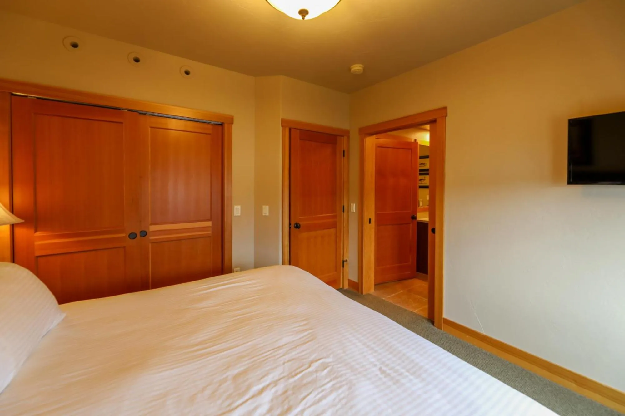 Bedroom, Bed in Meadow Lake Resort & Condos