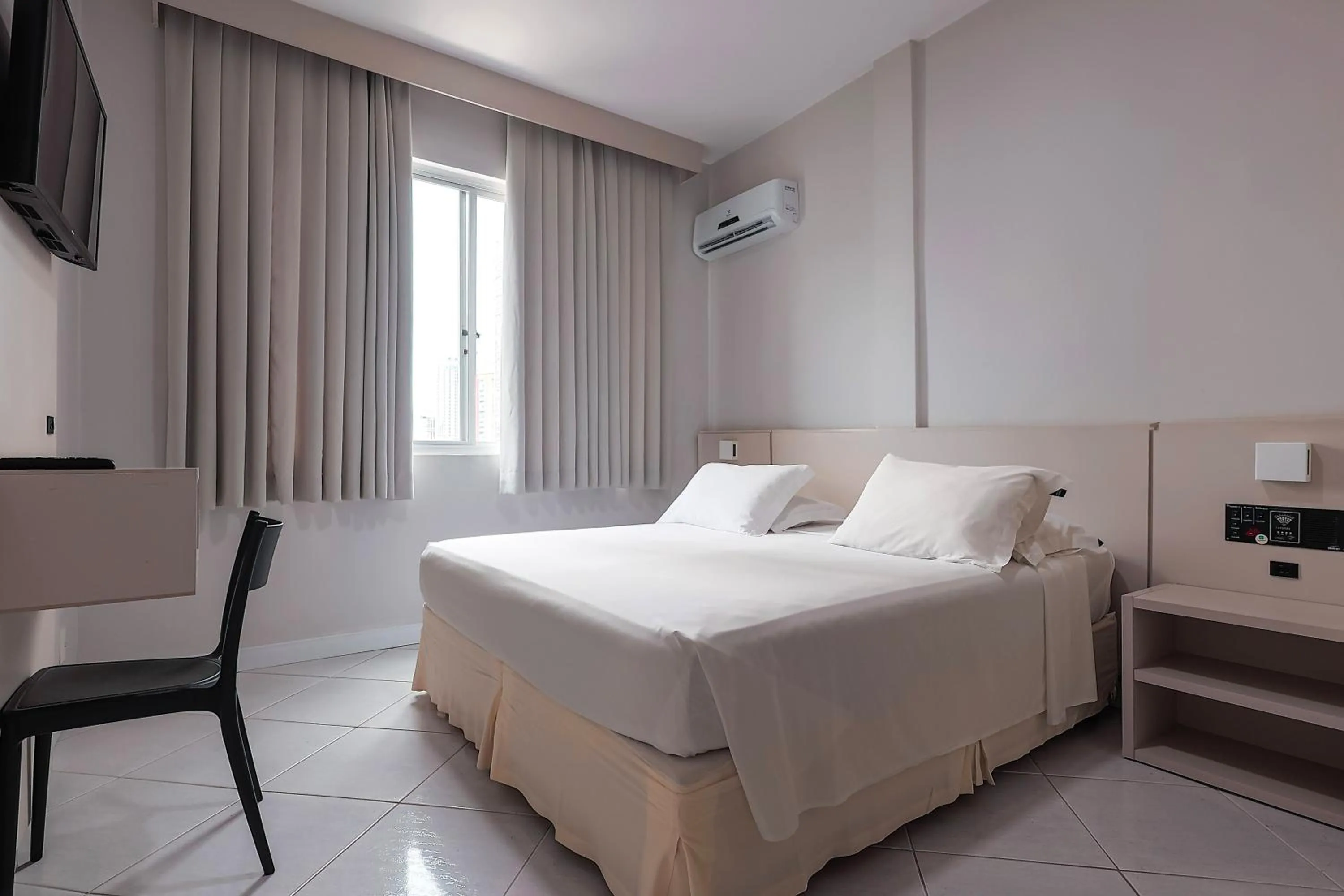 Bedroom, Bed in Hotel Sagres Praia