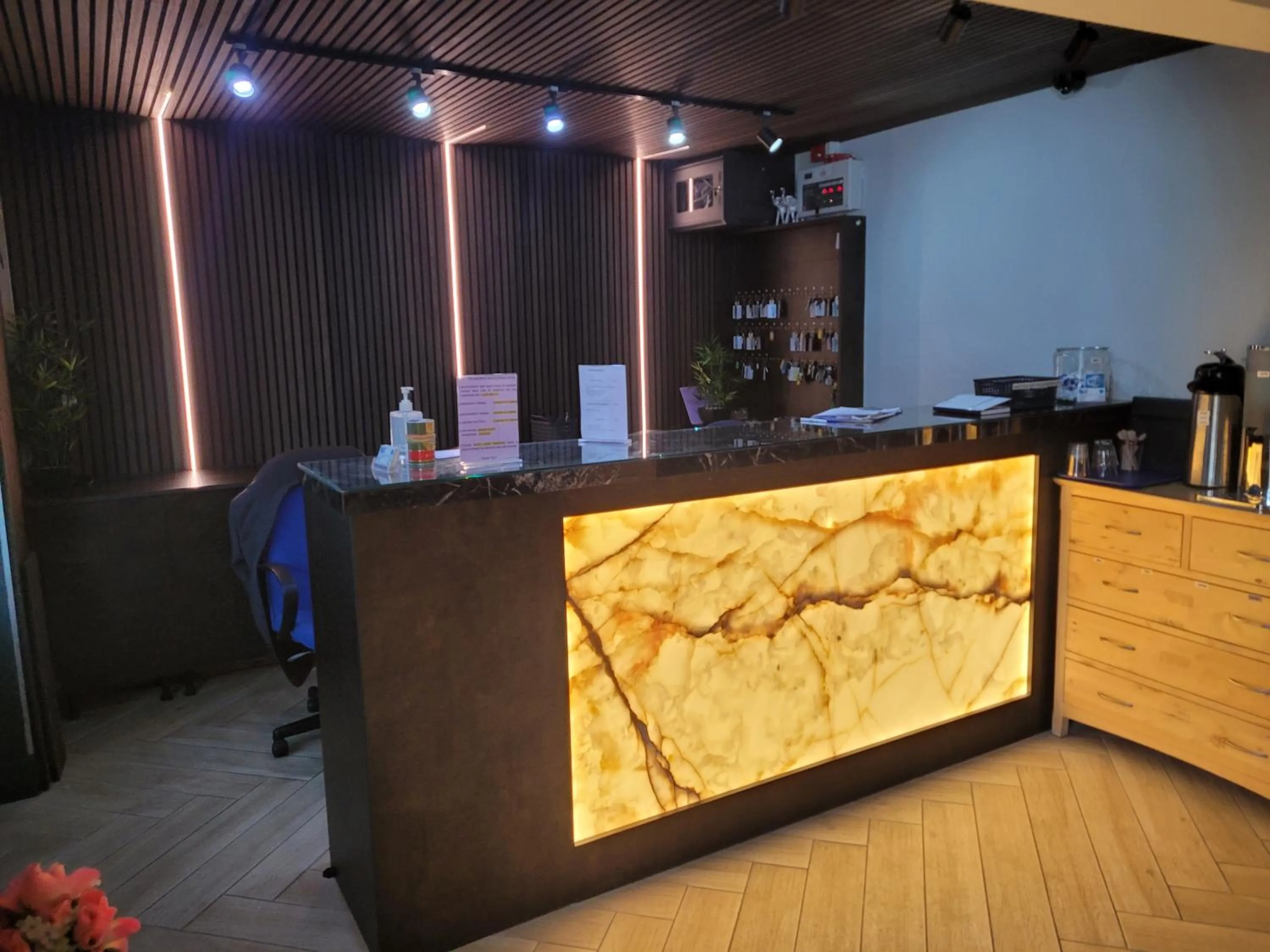 Lobby or reception in The Gatwick White House Hotel