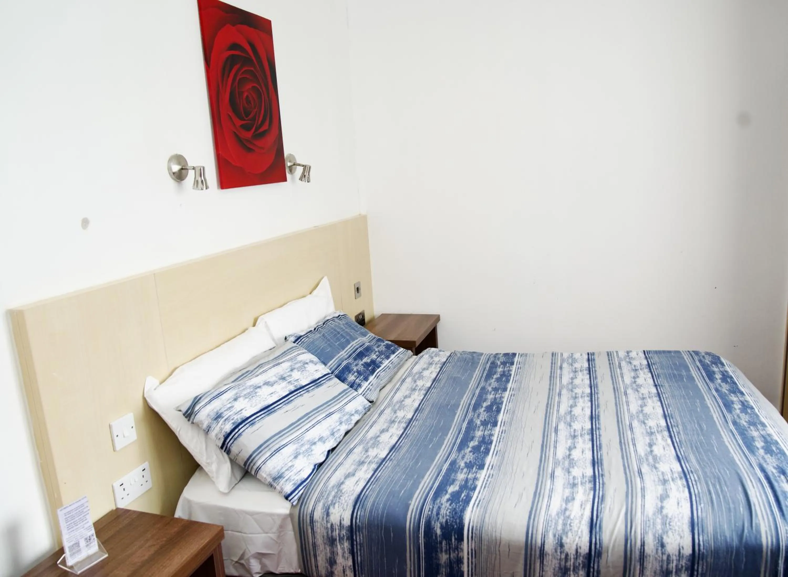 Bed in The Gatwick White House Hotel