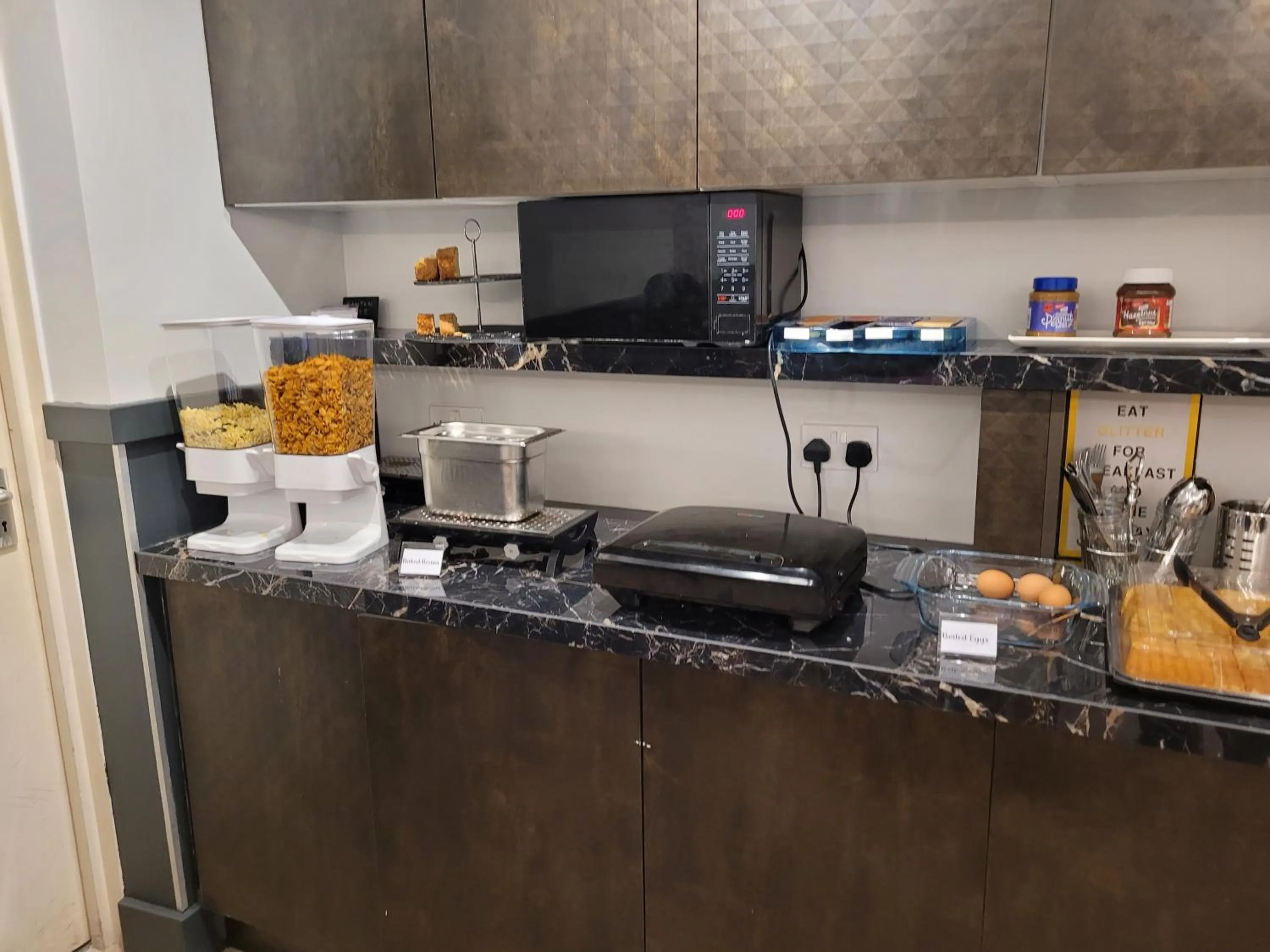 Breakfast in The Gatwick White House Hotel