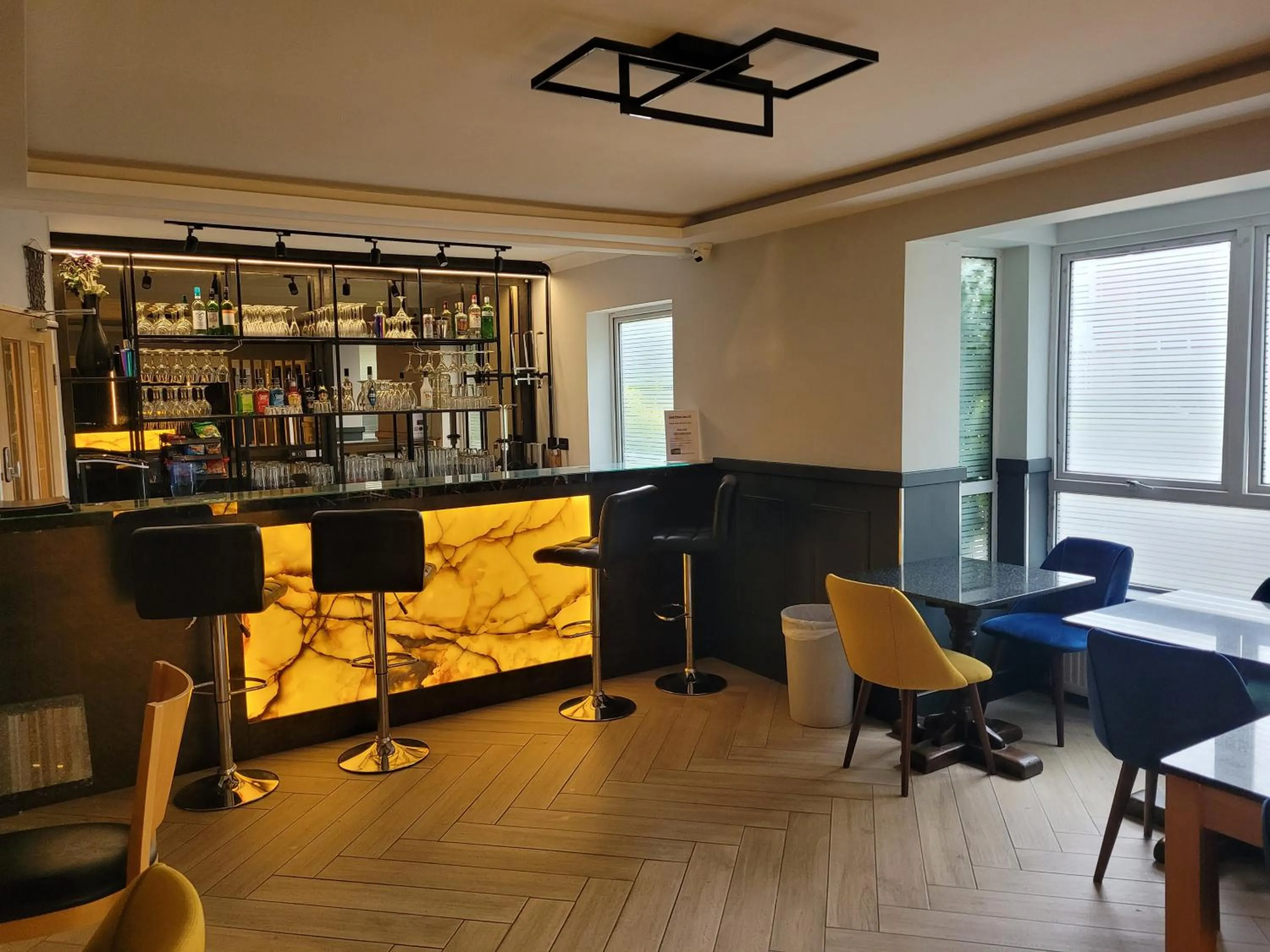 Restaurant/places to eat in The Gatwick White House Hotel