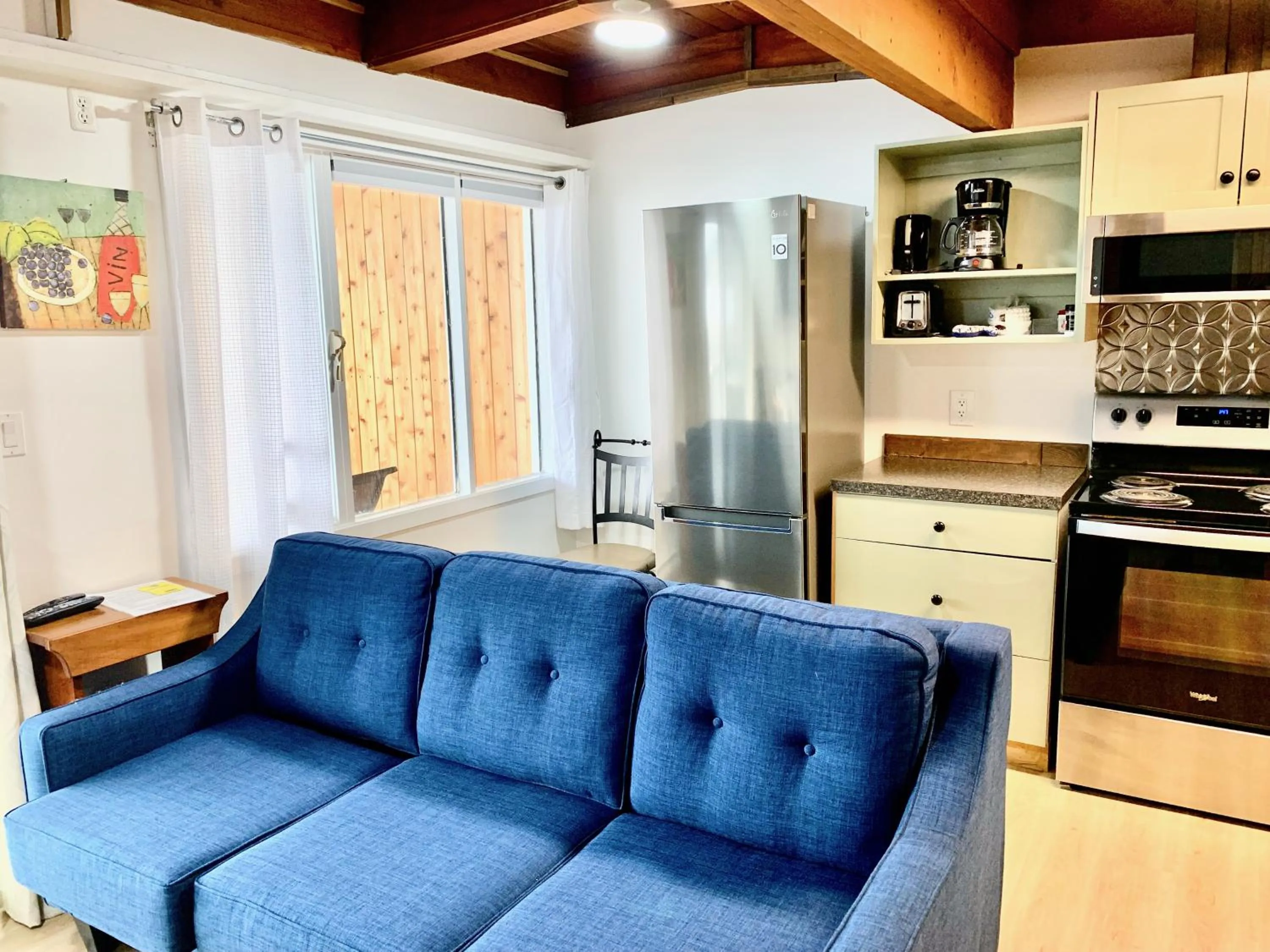 Living room in Peachland Beach Resort