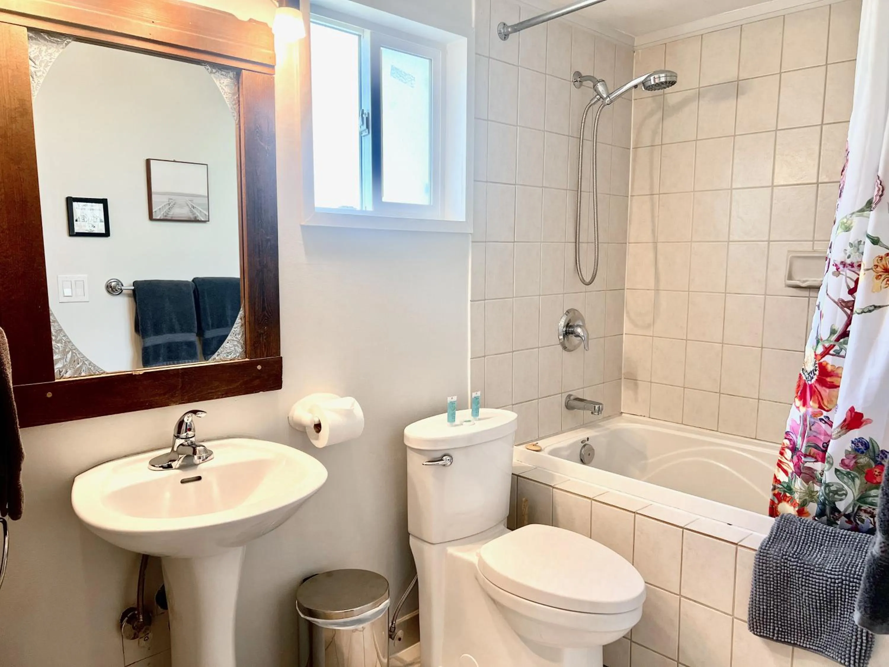 Bathroom in Peachland Beach Resort