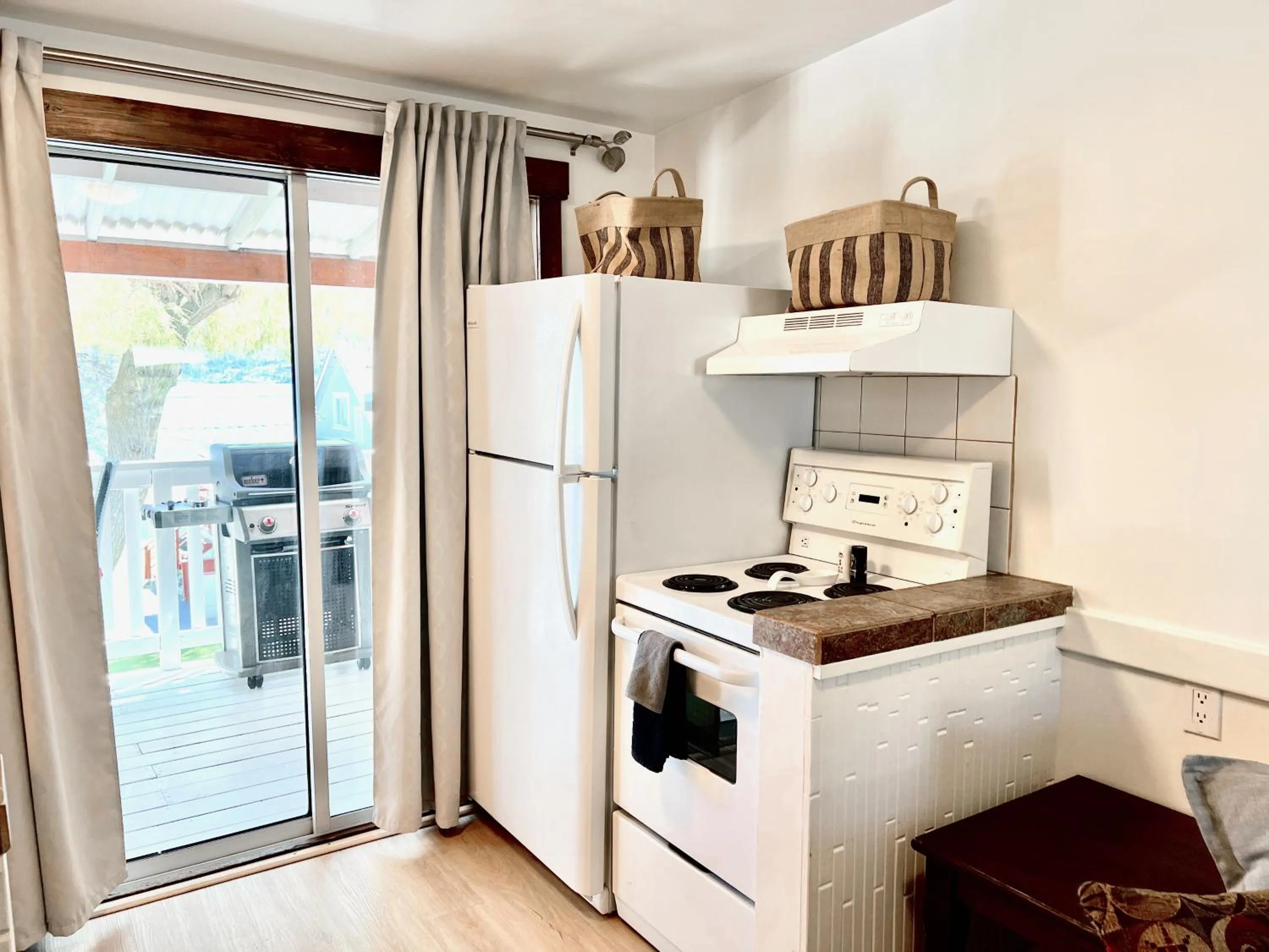 kitchen in Peachland Beach Resort