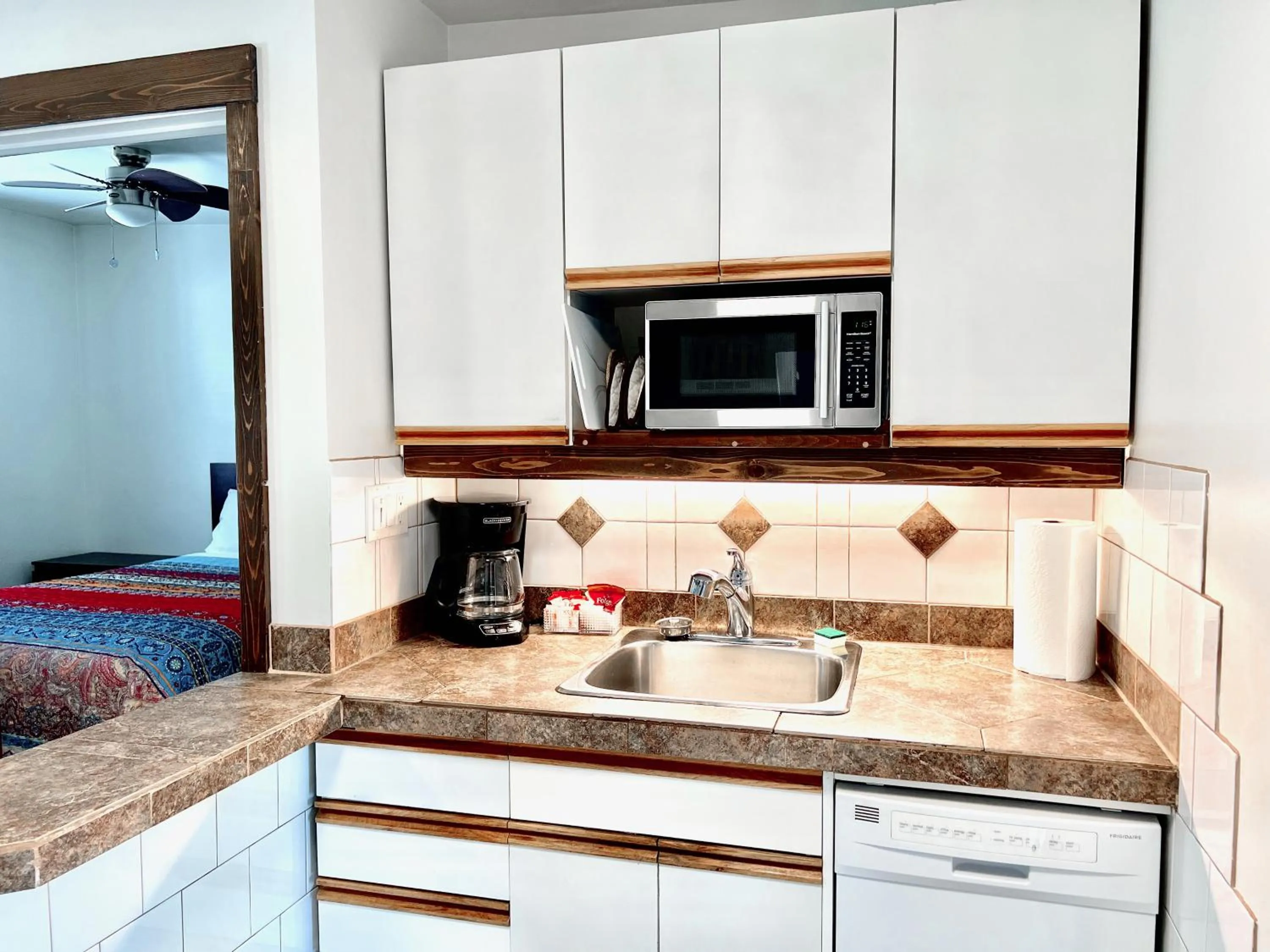 kitchen in Peachland Beach Resort