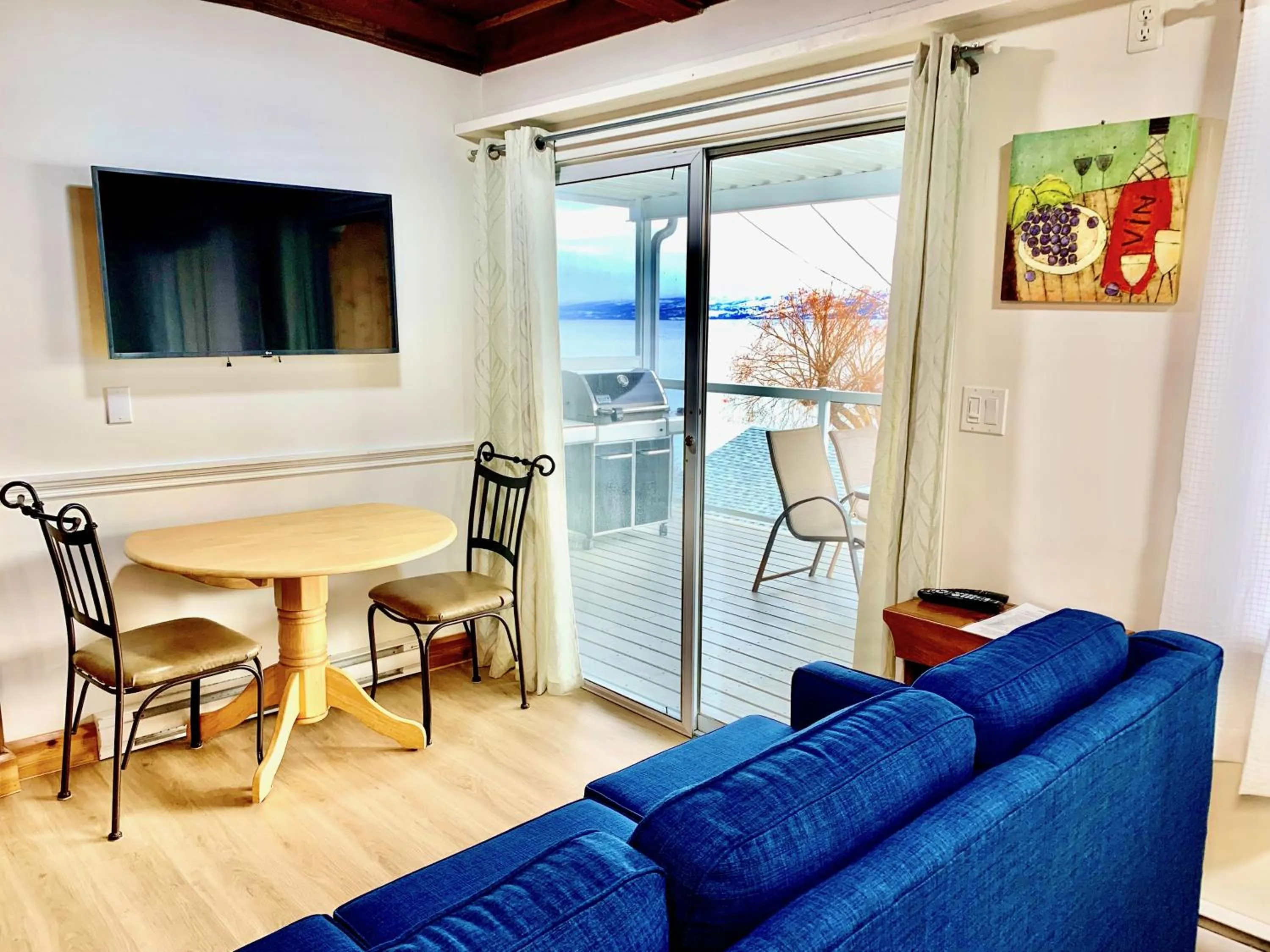 TV and multimedia in Peachland Beach Resort