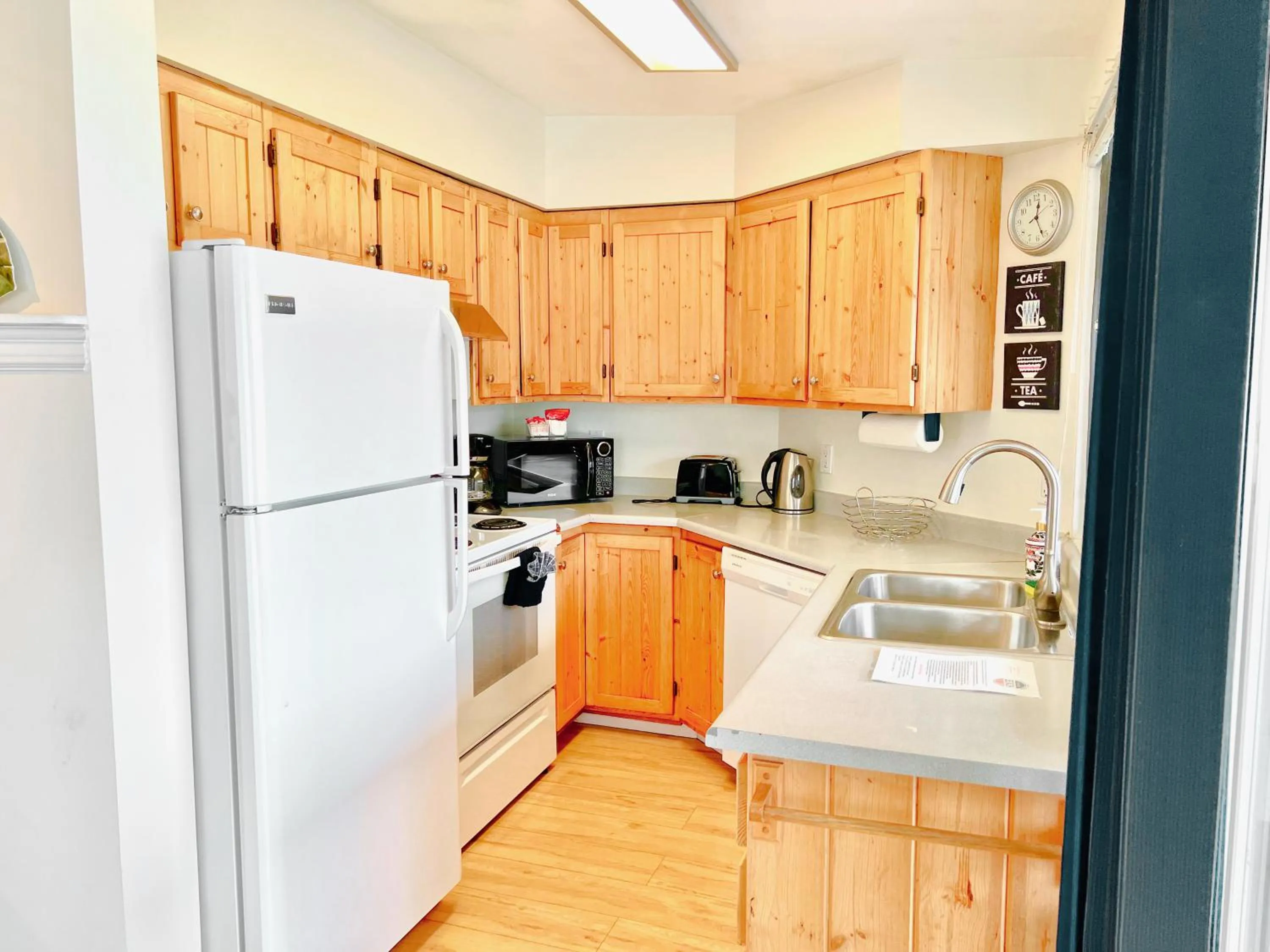 Kitchen or kitchenette in Peachland Beach Resort