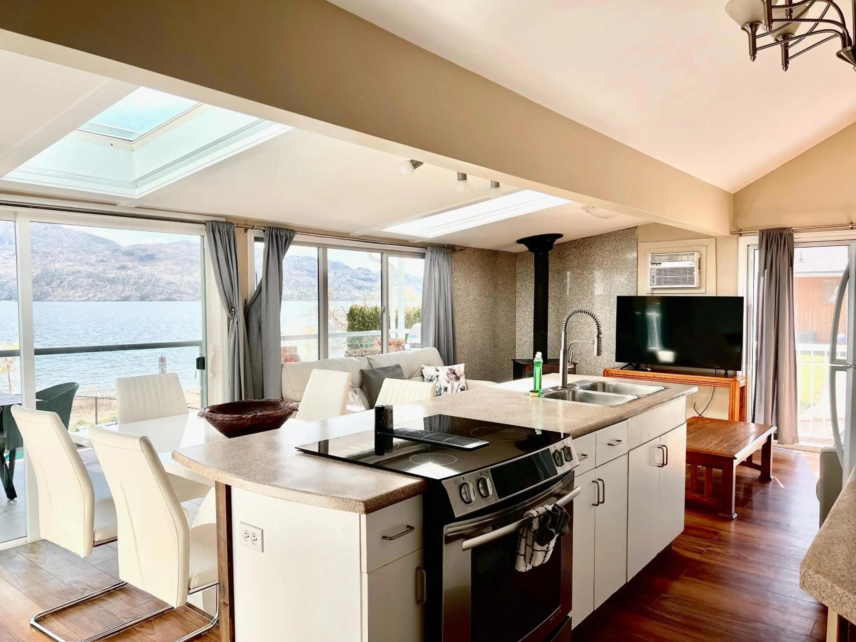 Living room in Davis Cove Resort