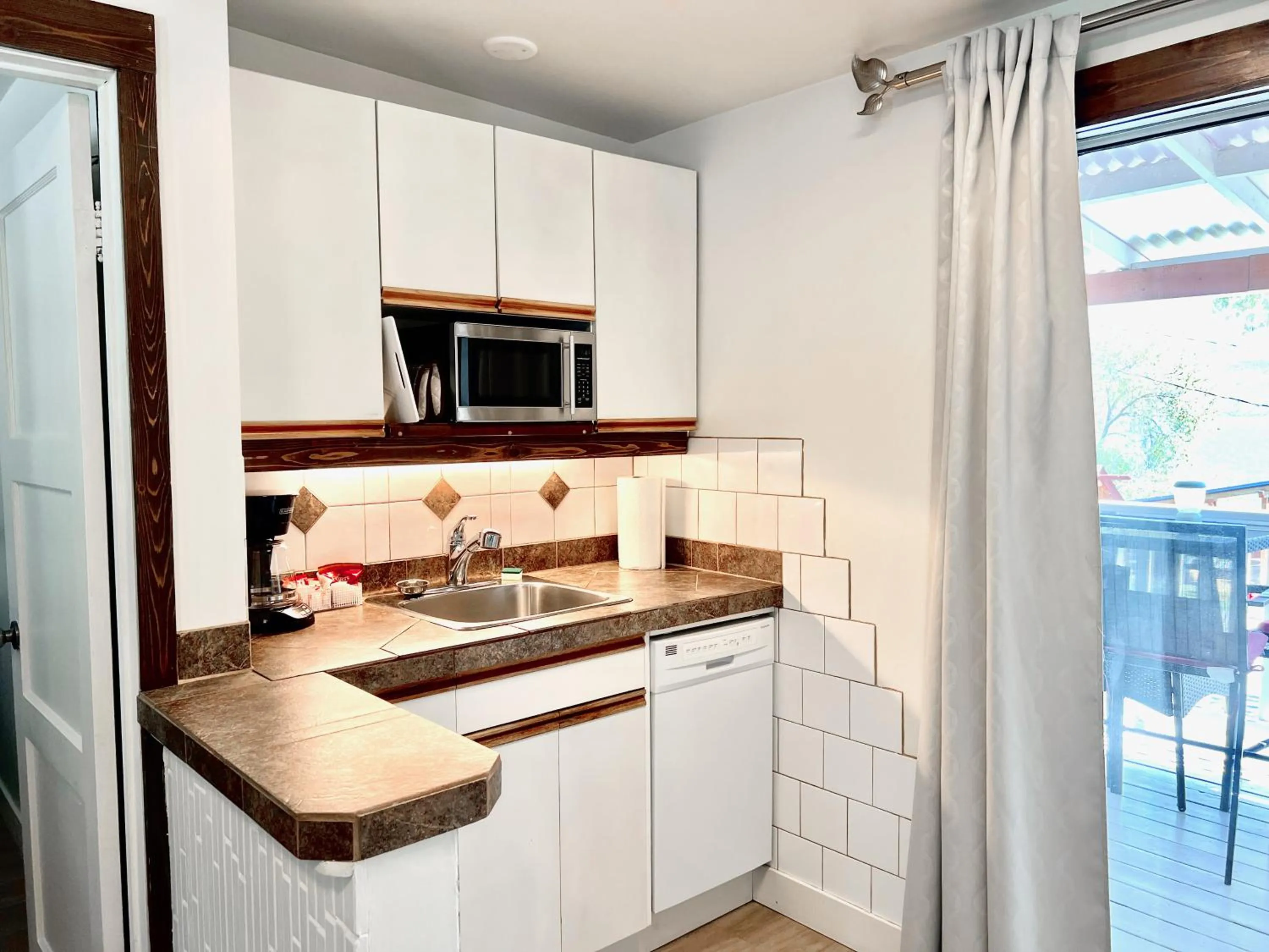 kitchen in Peachland Beach Resort