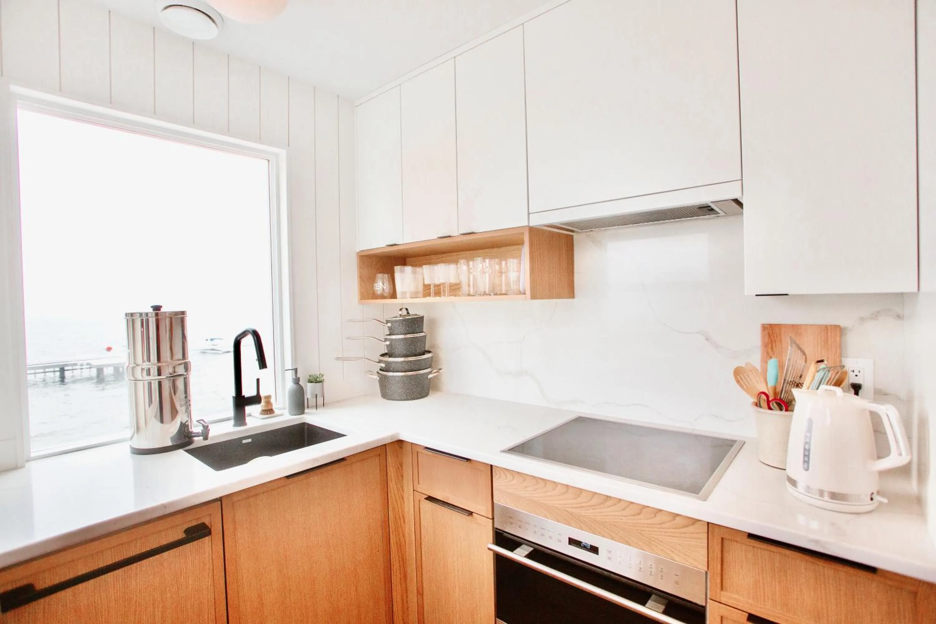 kitchen in Peachland Beach Resort