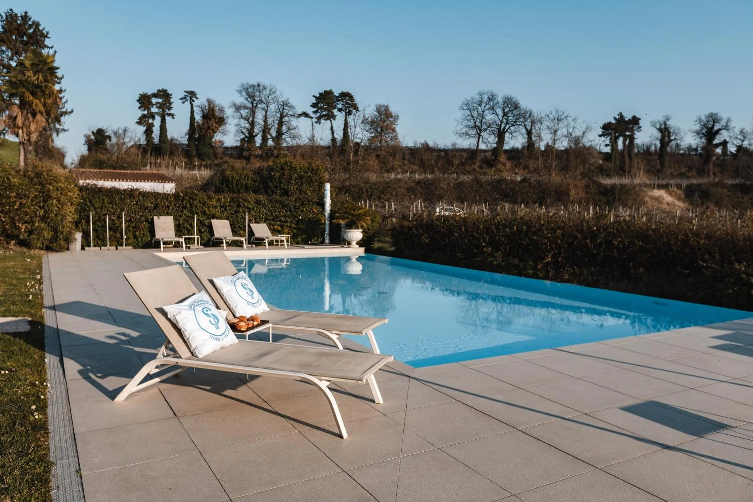 Swimming pool in Residenza Pastrengo