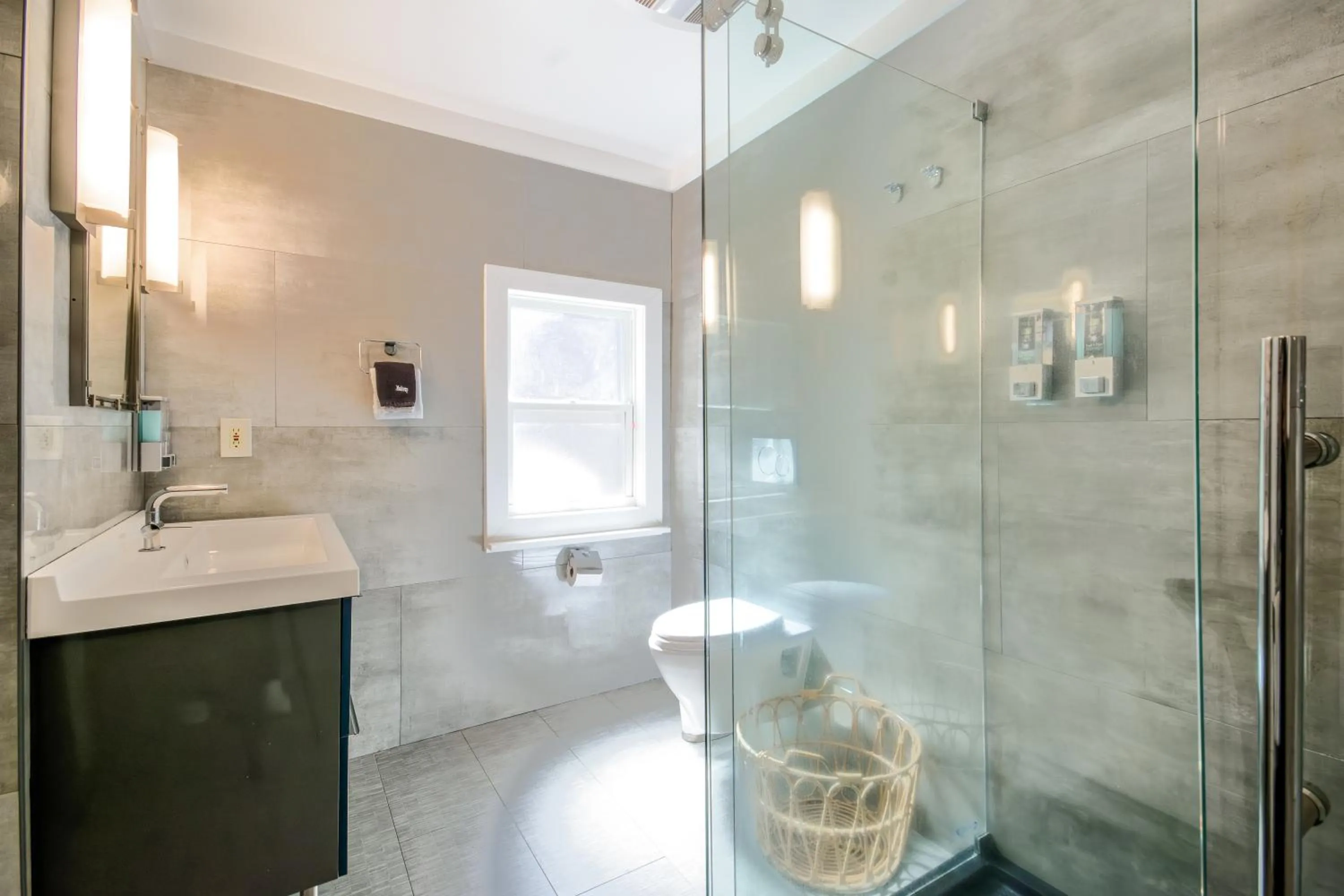 Bathroom in Cedar Gables Inn