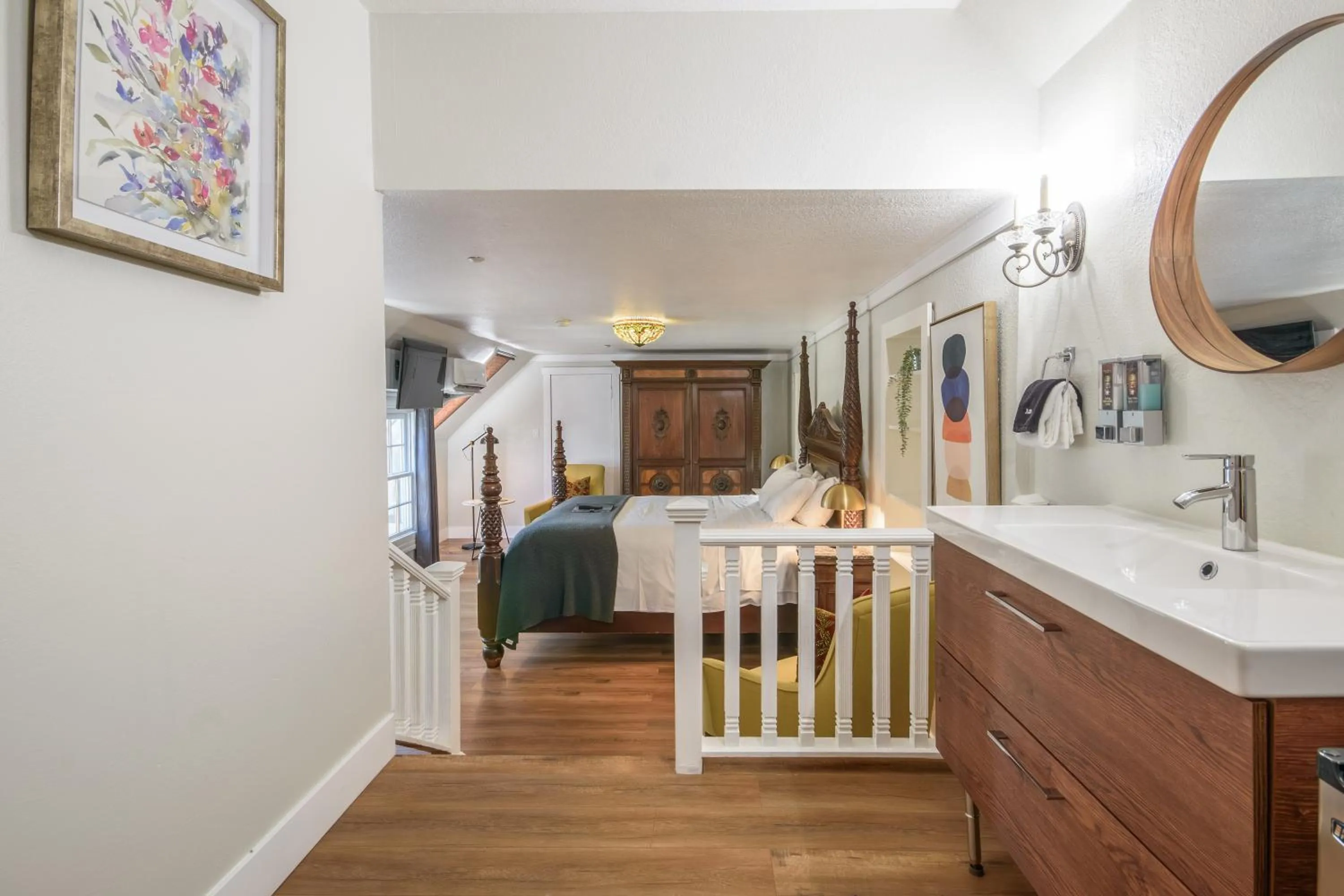 Bed in Cedar Gables Inn