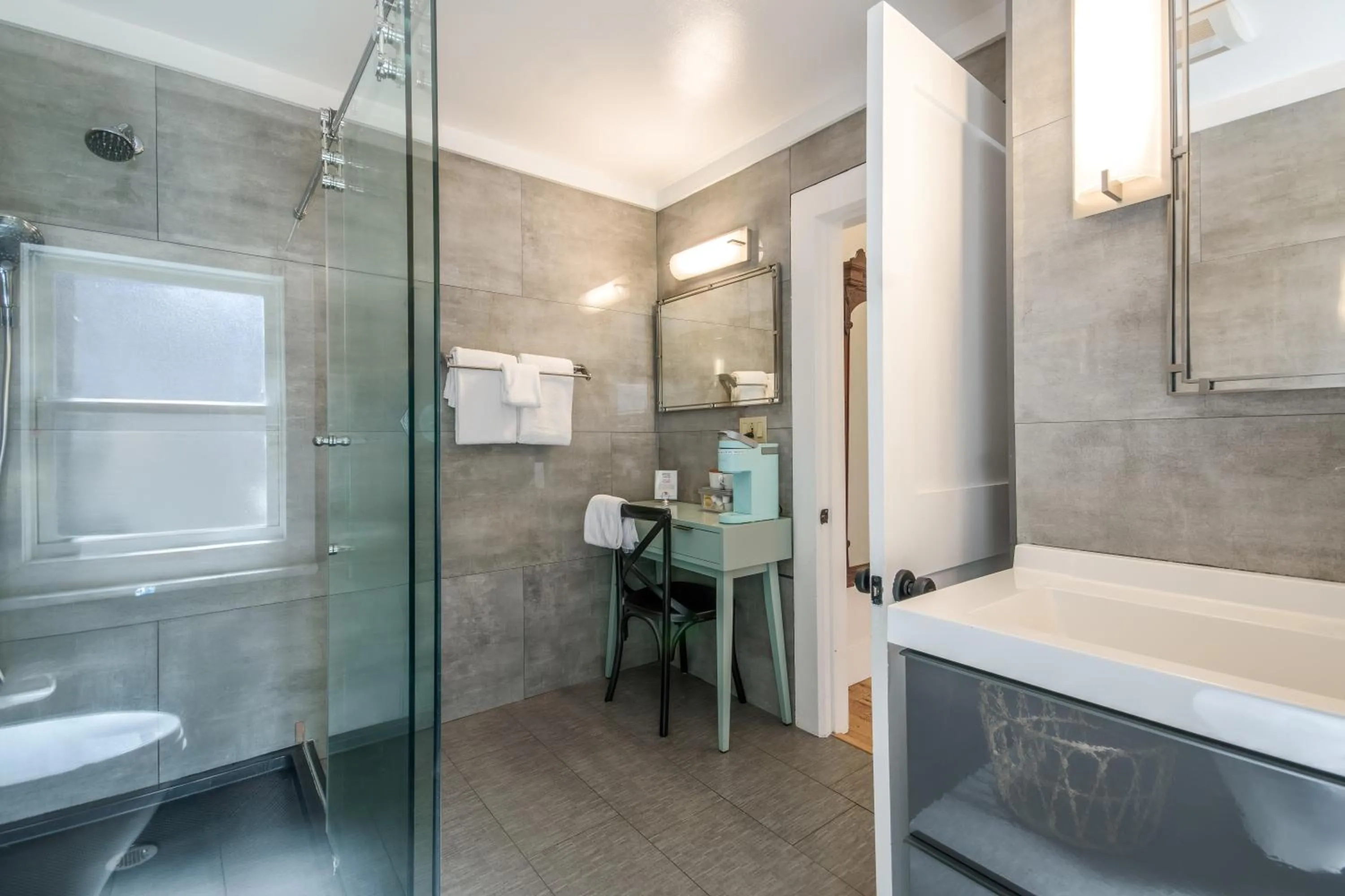 Bathroom in Cedar Gables Inn