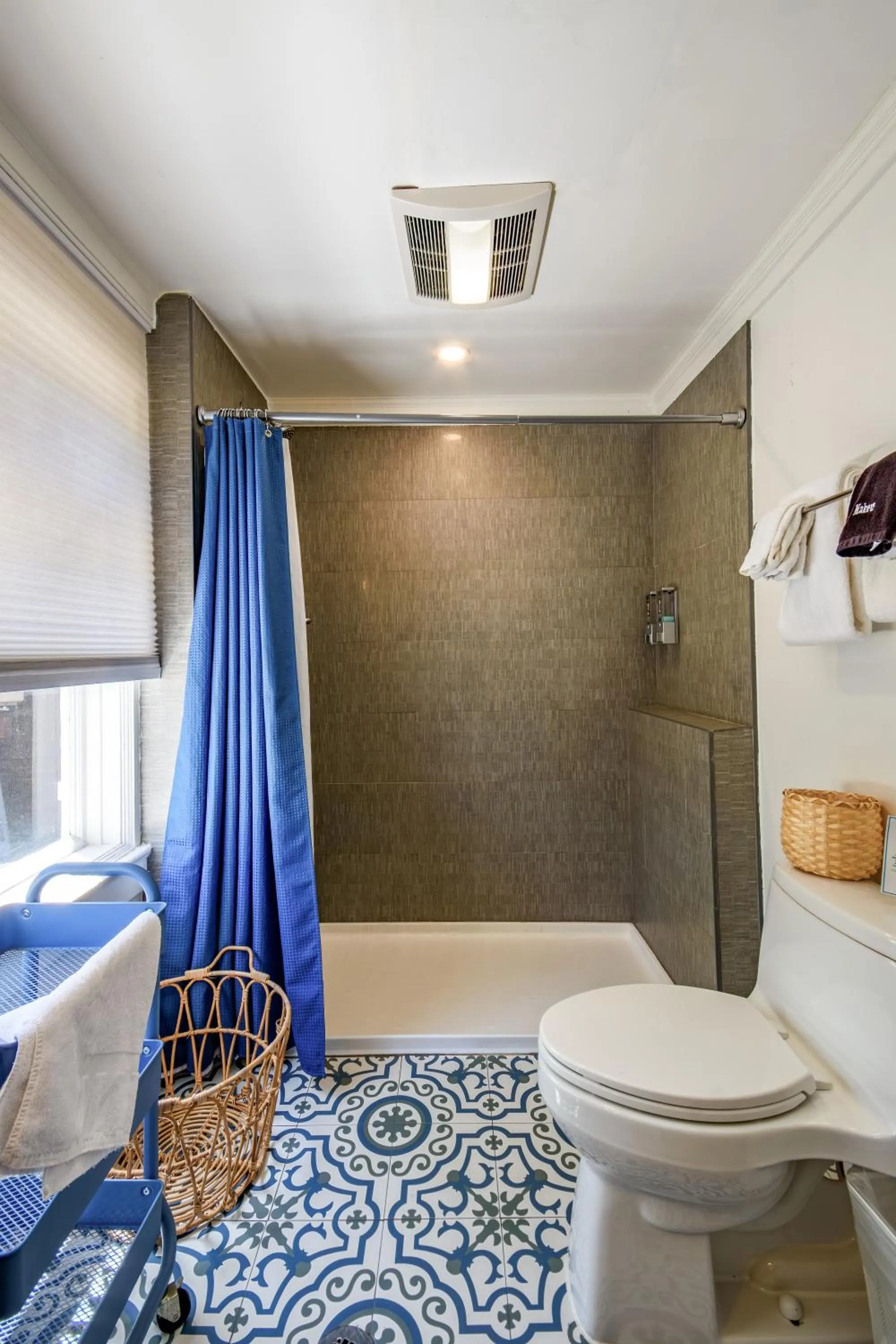 Bathroom in Cedar Gables Inn