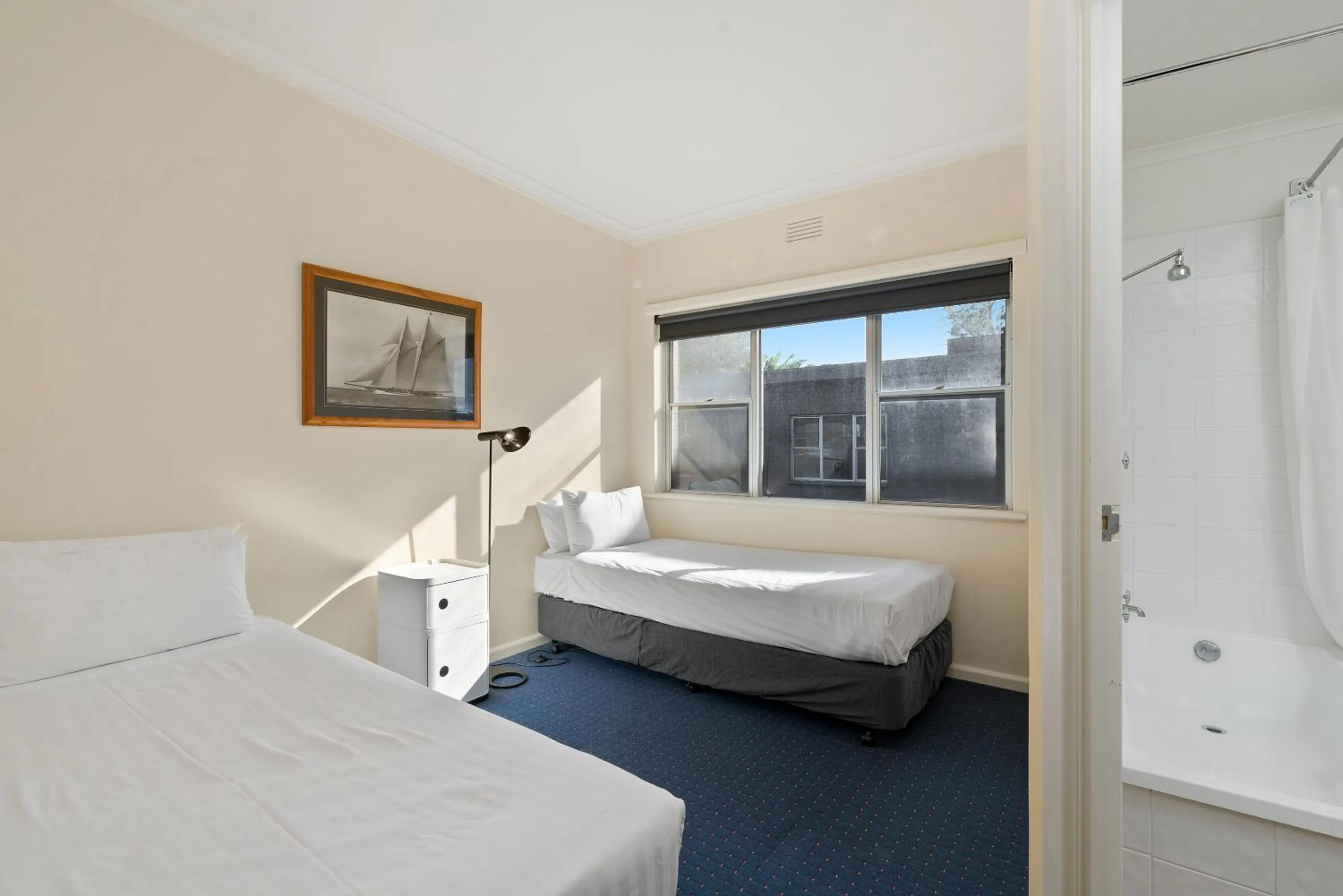 Bathroom, Bed in North Pier Hotel