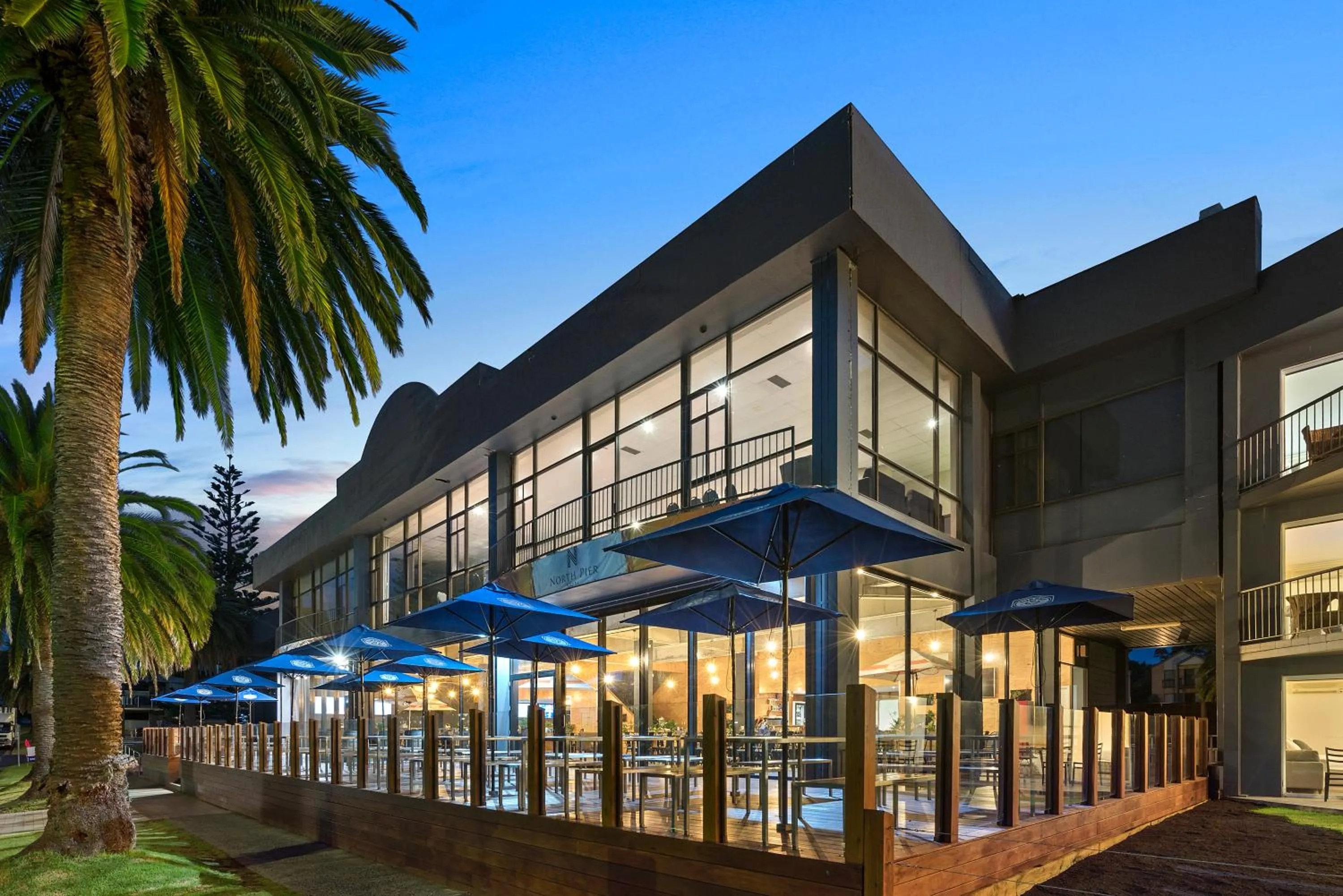 Facade/entrance in North Pier Hotel