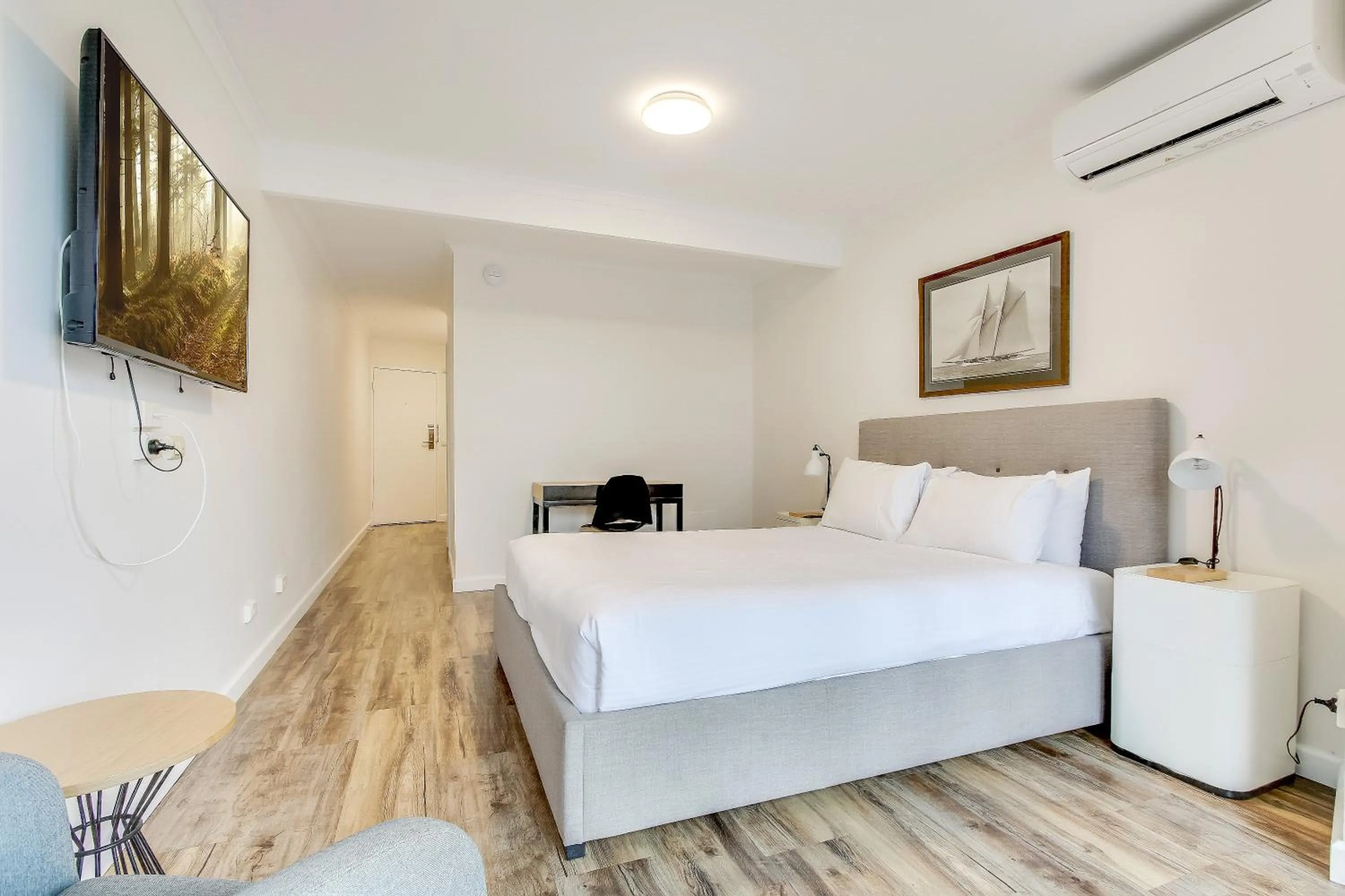 Bedroom, Bed in North Pier Hotel