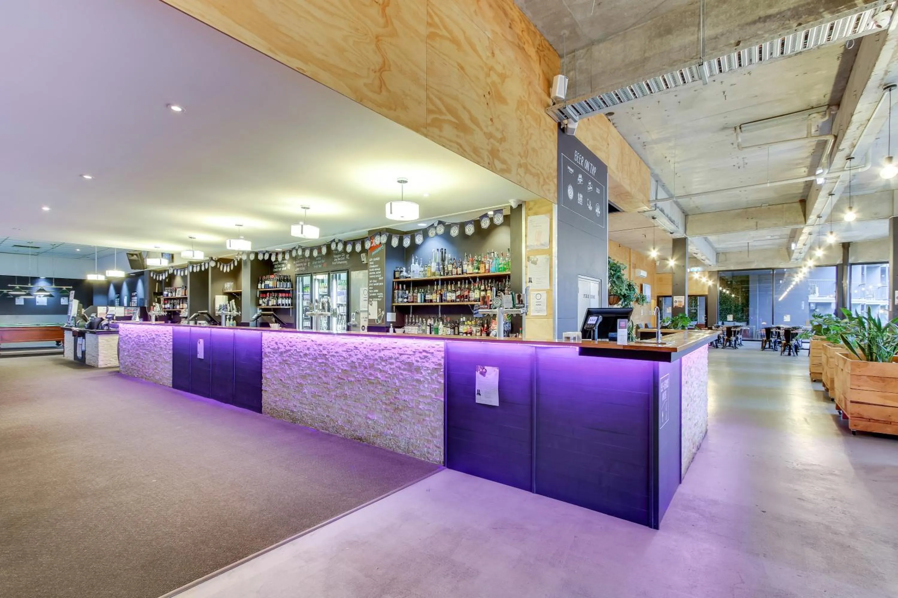 Restaurant/places to eat in North Pier Hotel