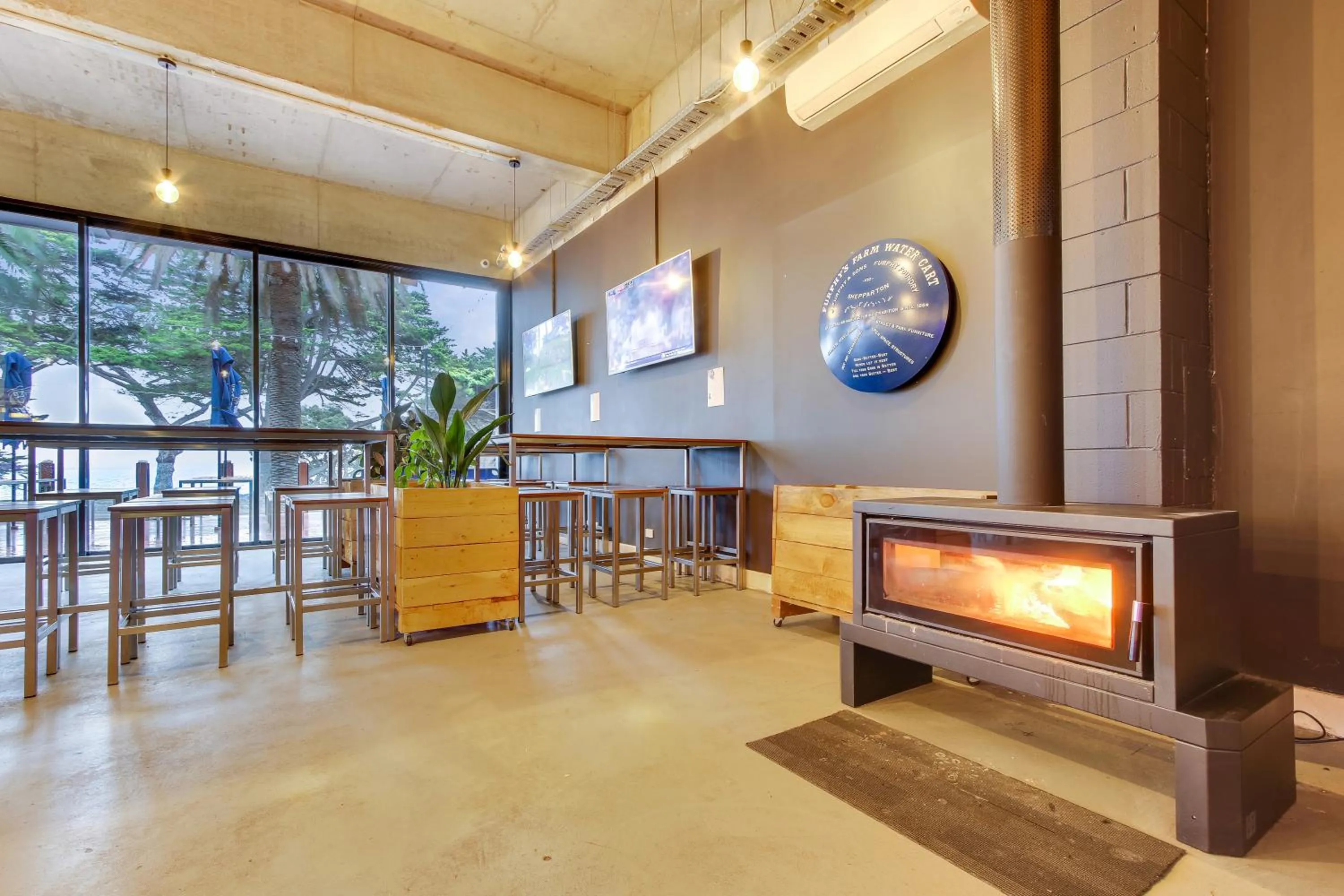 Restaurant/places to eat in North Pier Hotel