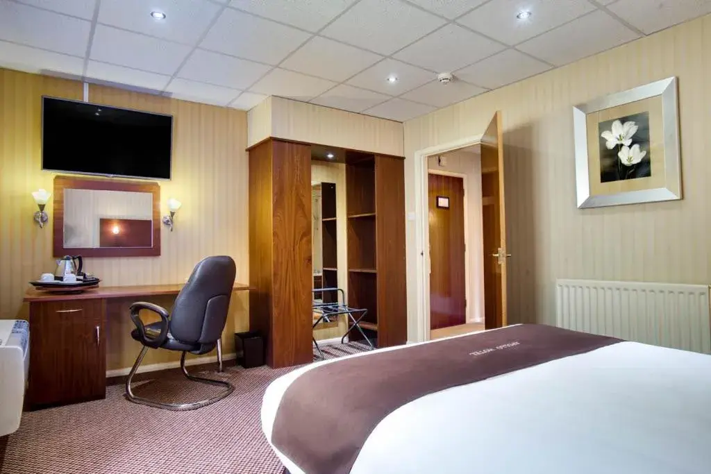 Bedroom, Bed in Apollo Hotel Bedroom, Bed in Apollo Hotel