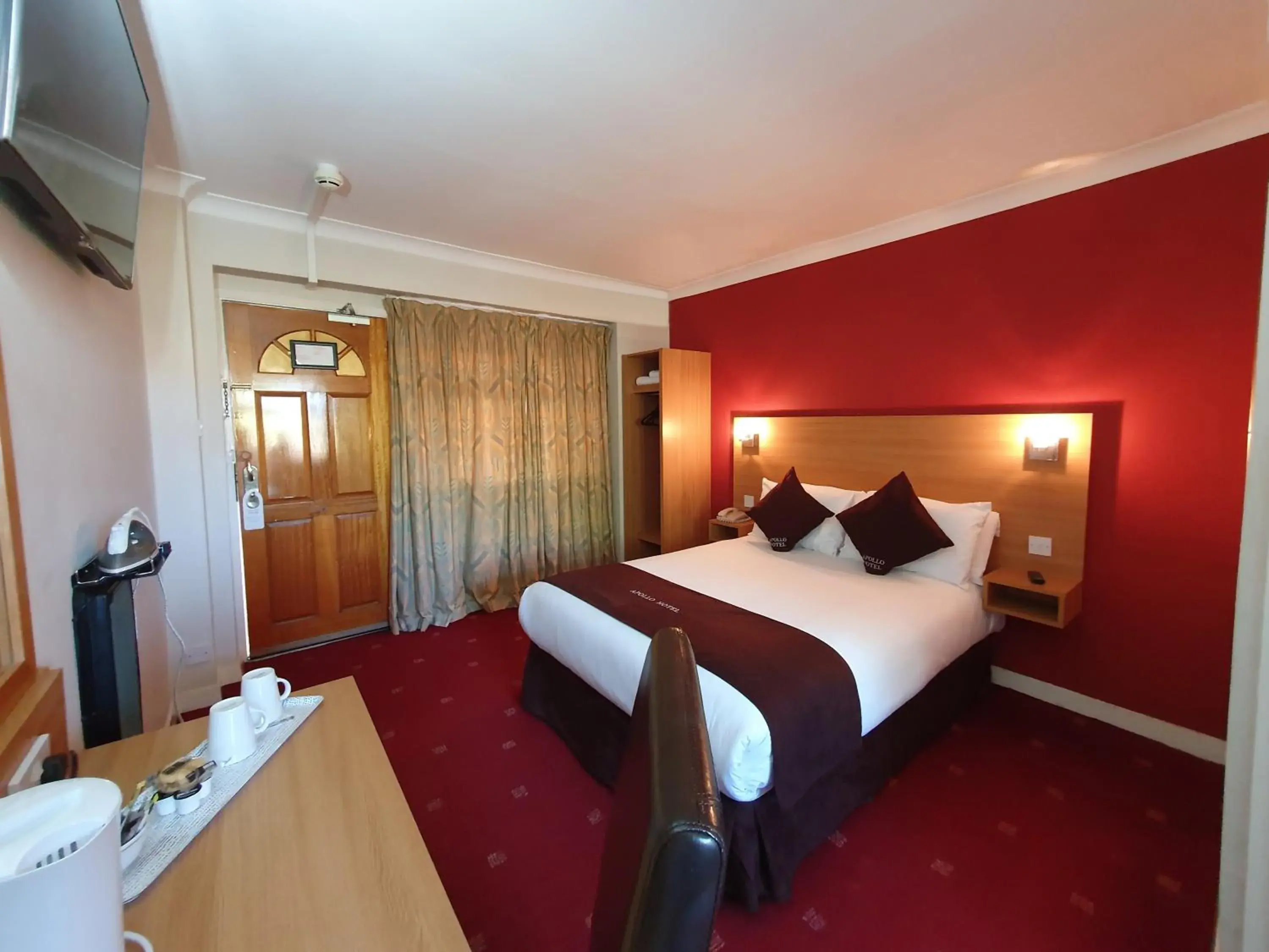 Day, Bed in Apollo Hotel Day, Bed in Apollo Hotel