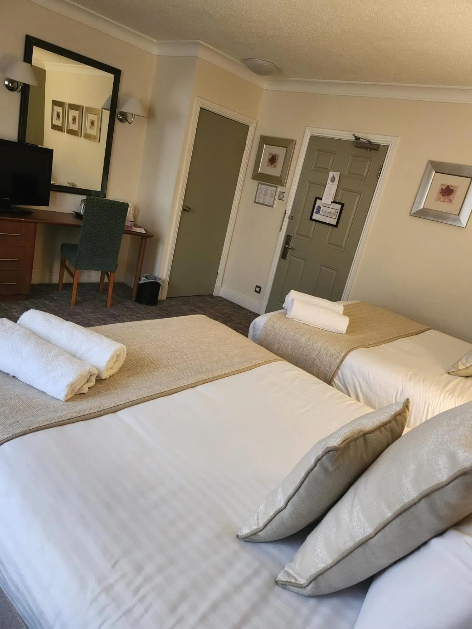 Bed in Caledonian Hotel