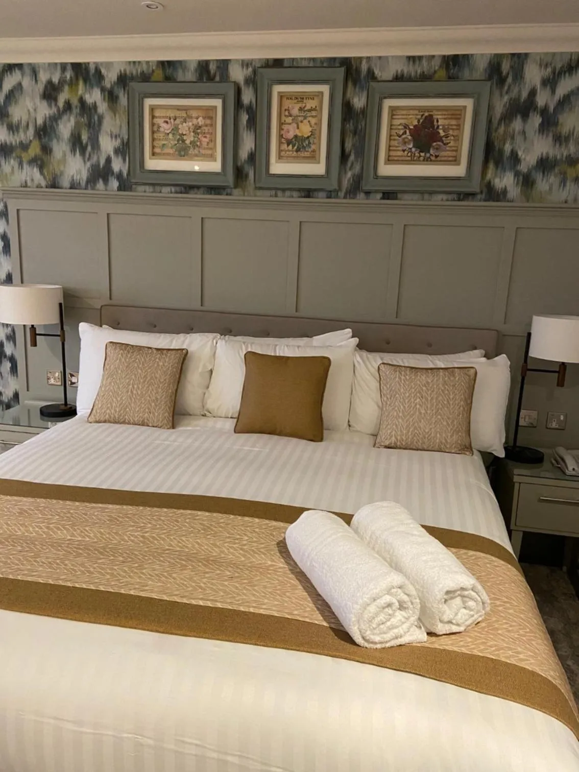 Bed in Caledonian Hotel