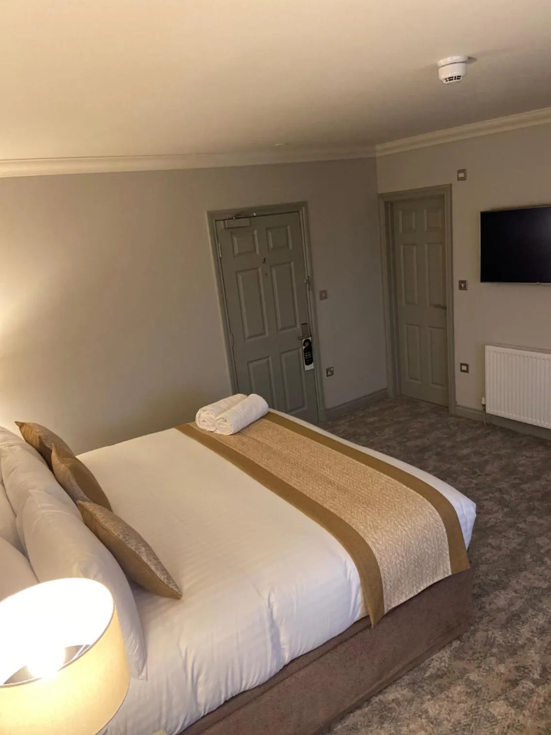 Bedroom, Bed in Caledonian Hotel