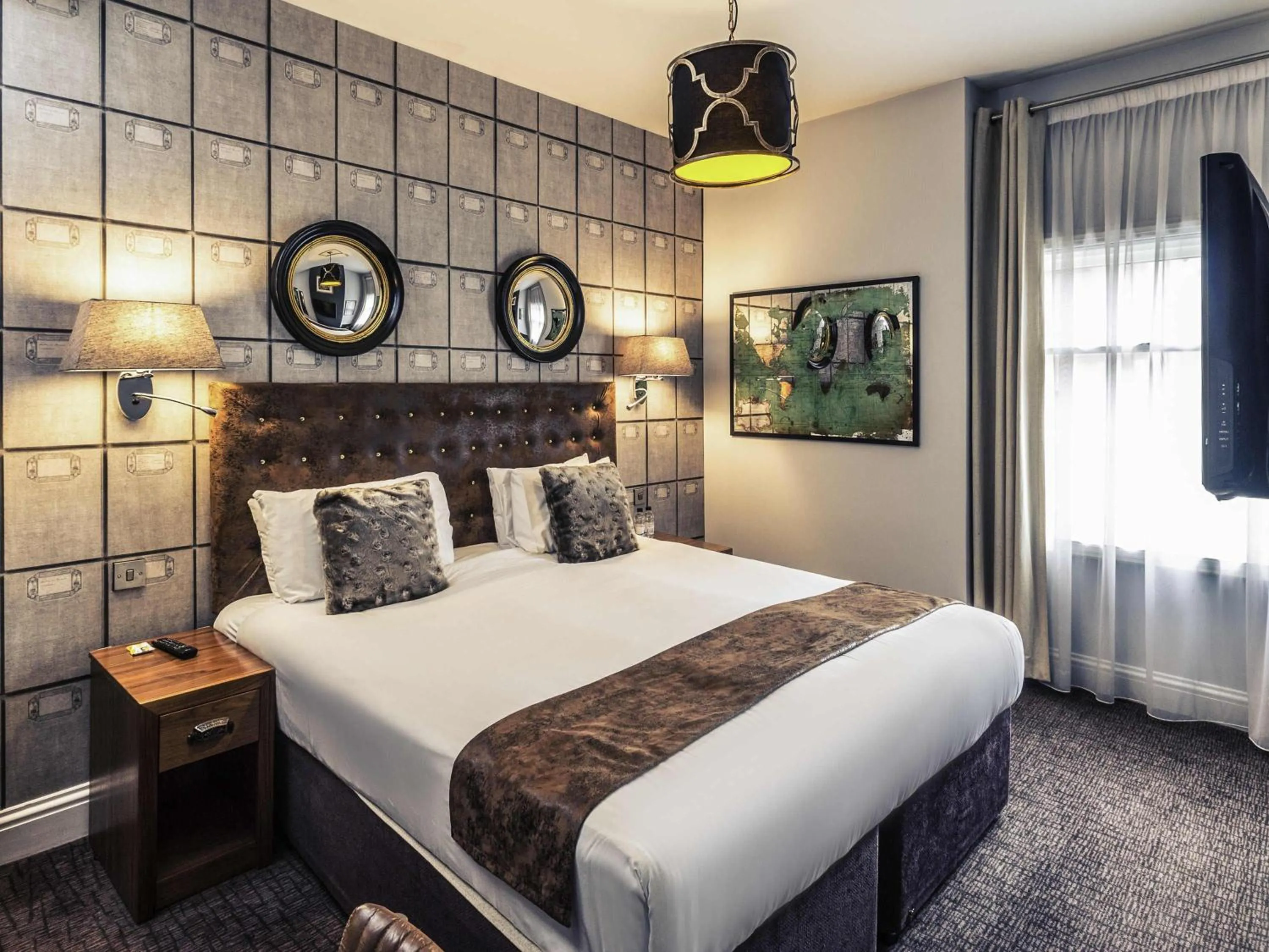 Bedroom, Bed in Mercure Nottingham City Centre Hotel