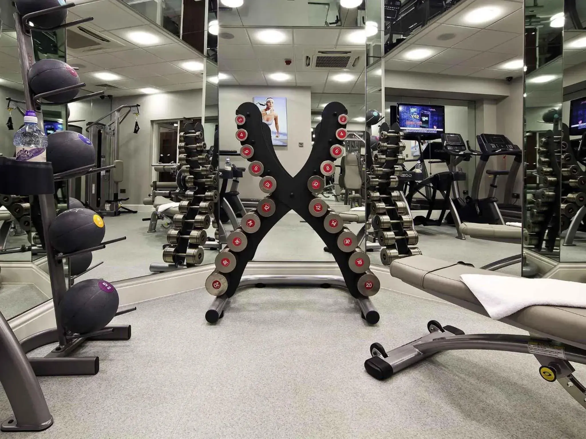 Fitness centre/facilities in Mercure Nottingham City Centre Hotel Fitness centre/facilities in Mercure Nottingham City Centre Hotel