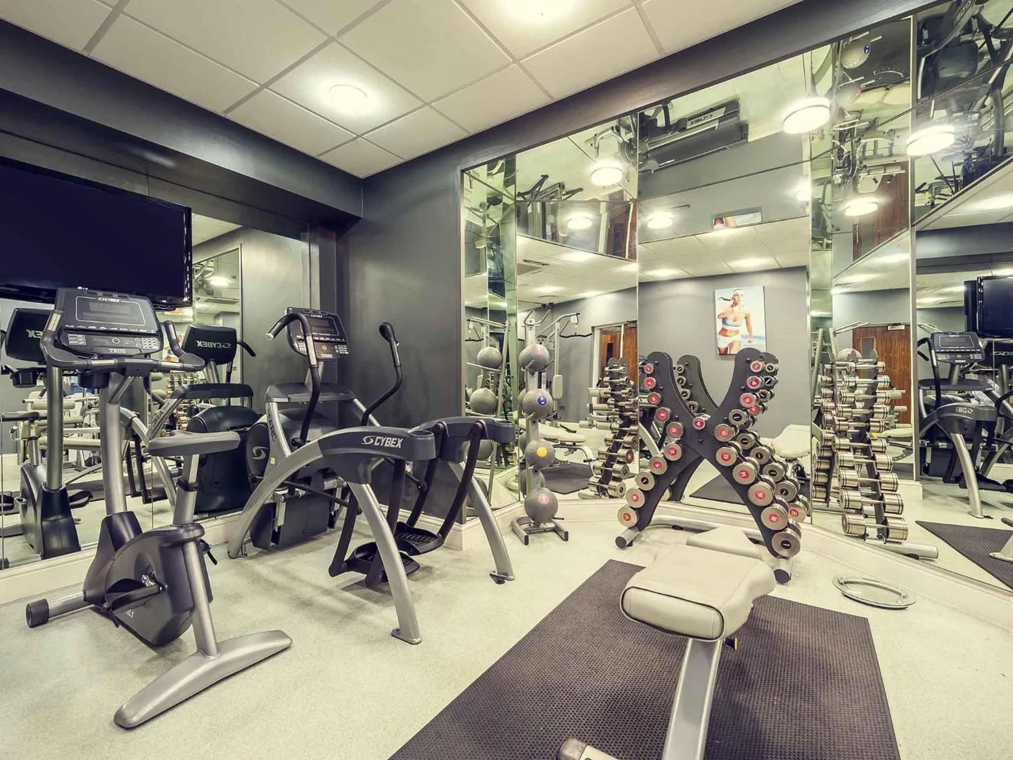 Bedroom in Mercure Nottingham City Centre Hotel