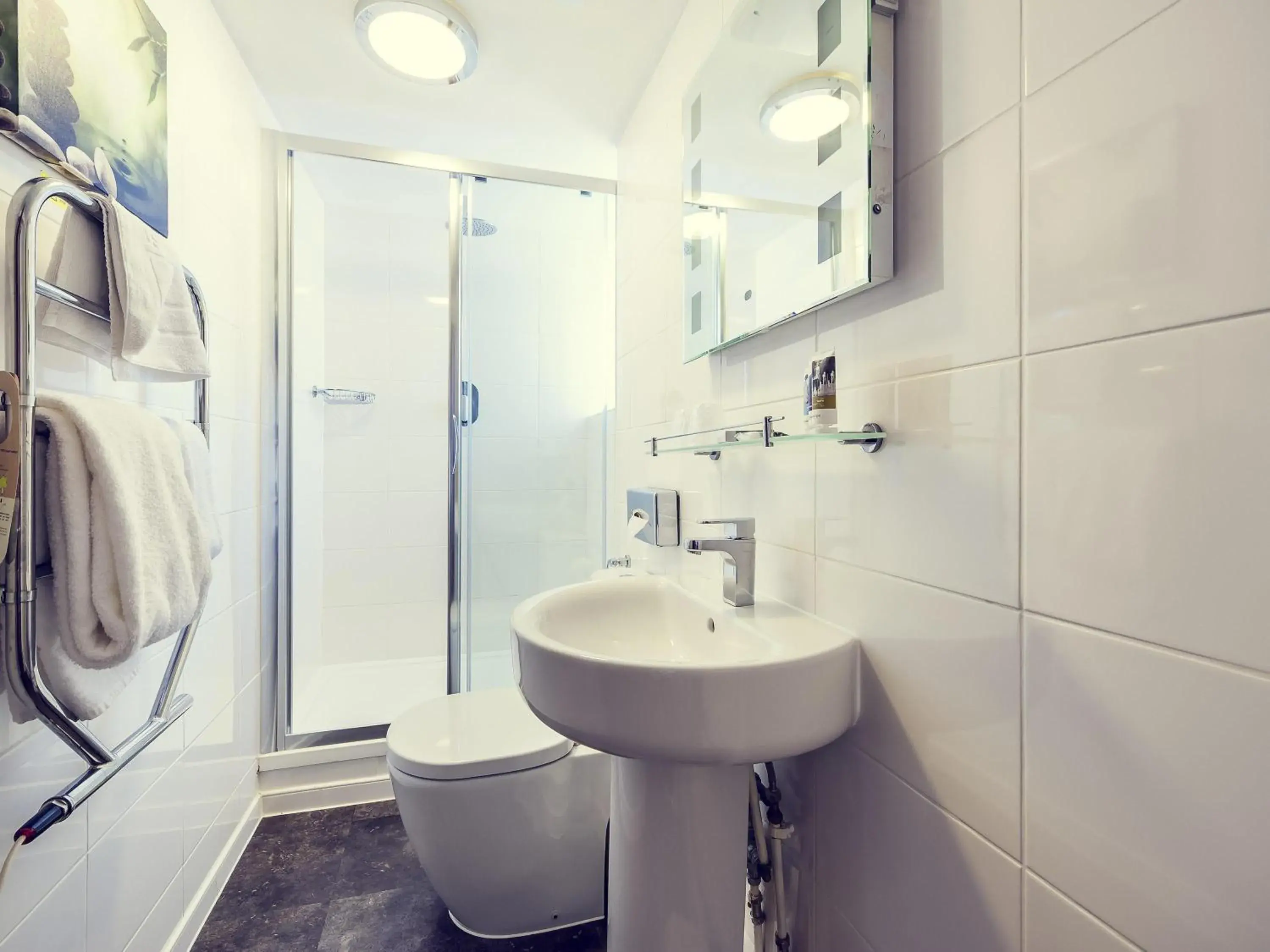 Bedroom in Mercure Nottingham City Centre Hotel Bedroom in Mercure Nottingham City Centre Hotel