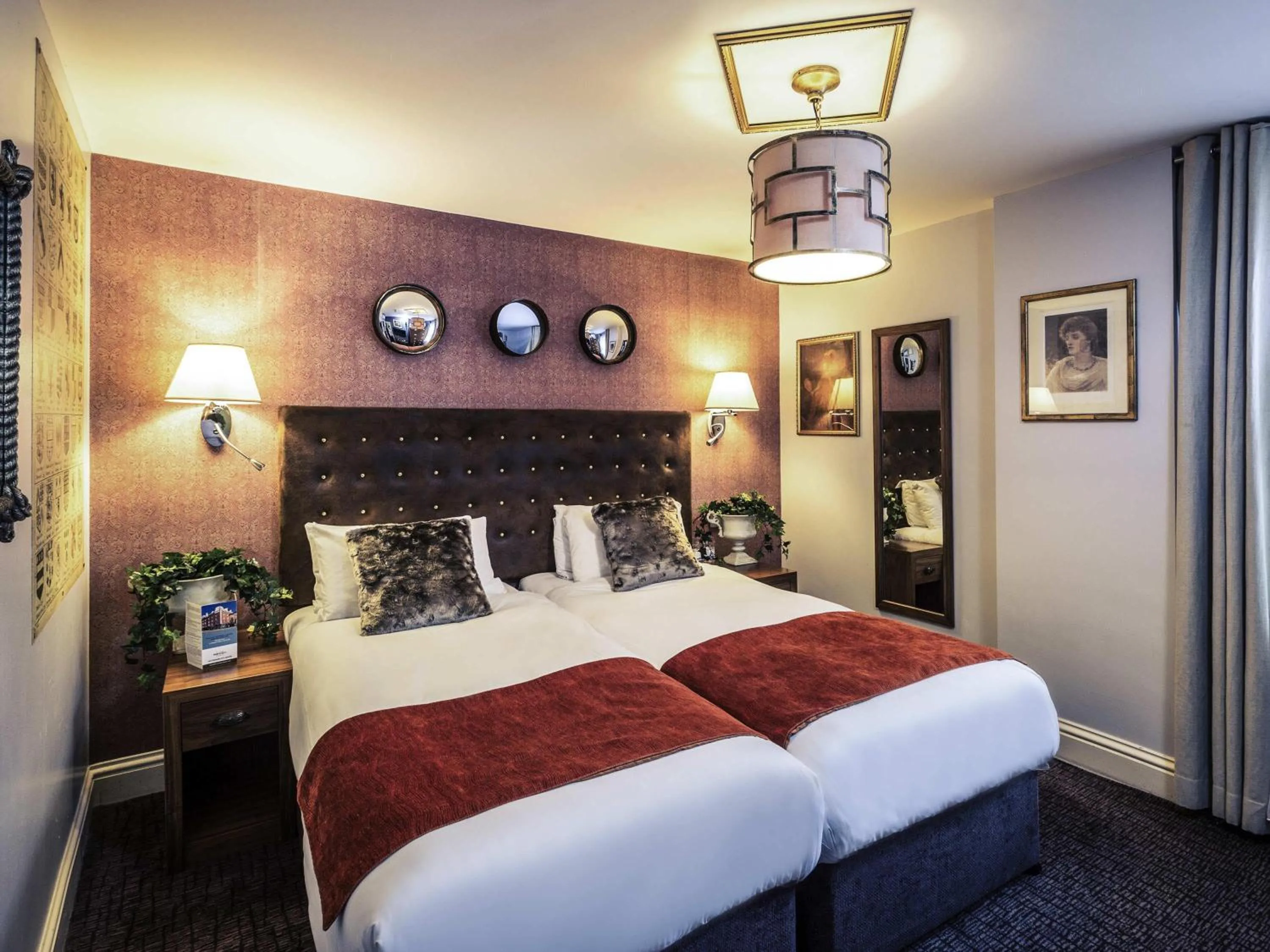 Bedroom, Bed in Mercure Nottingham City Centre Hotel