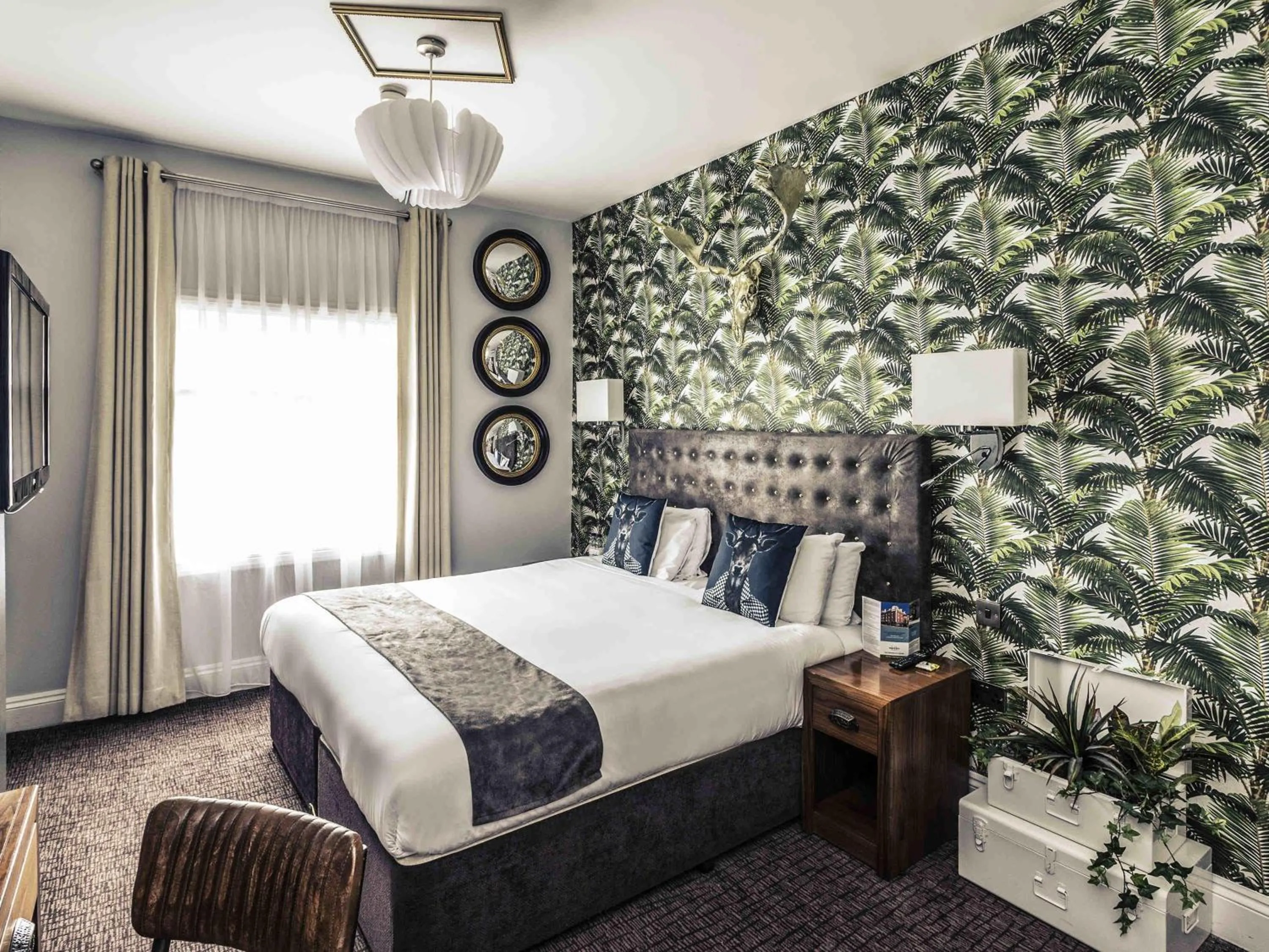 Bedroom, Bed in Mercure Nottingham City Centre Hotel