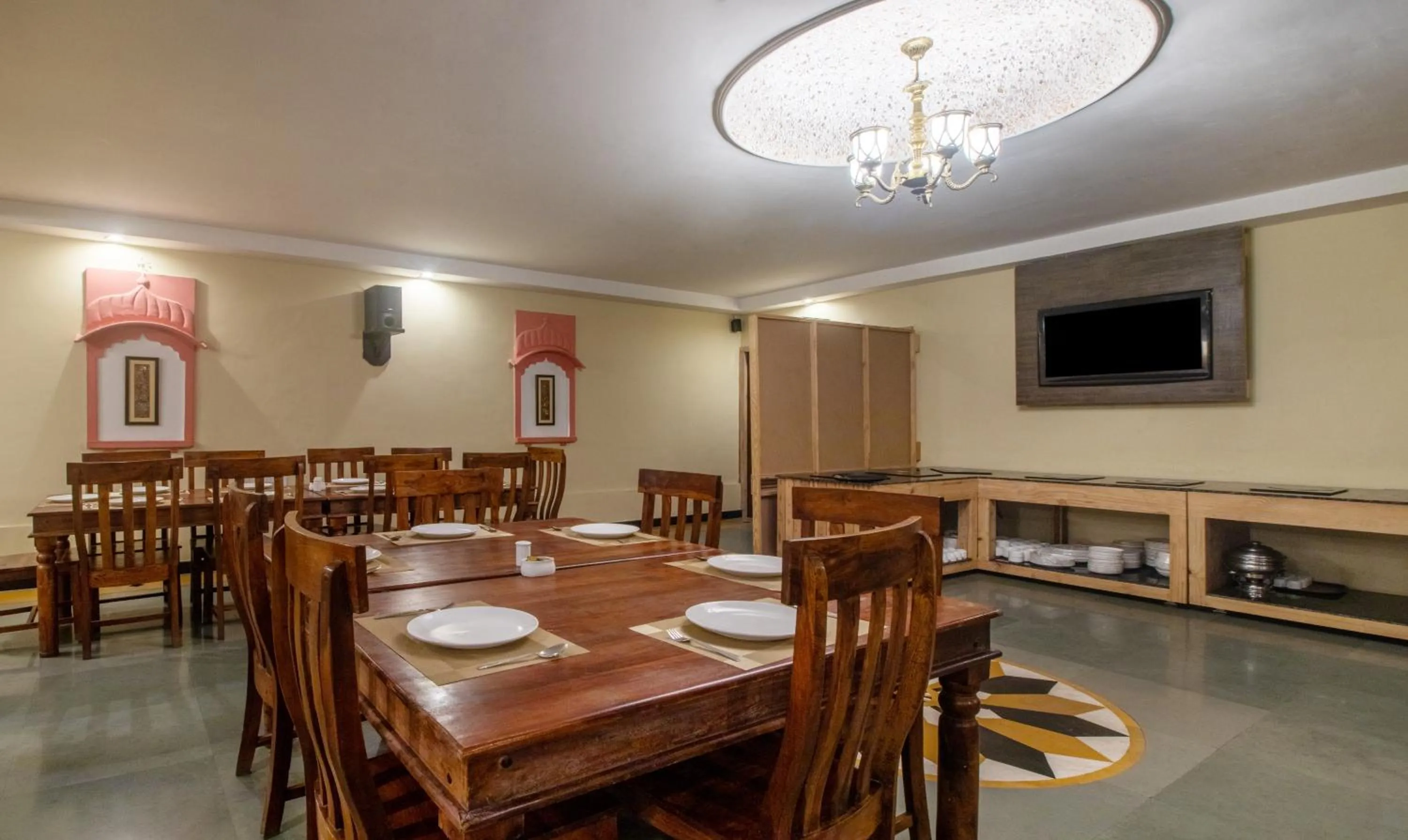 Restaurant/places to eat in Treebo Megh Niwas, 2 Km From Umaid Bhawan Palace