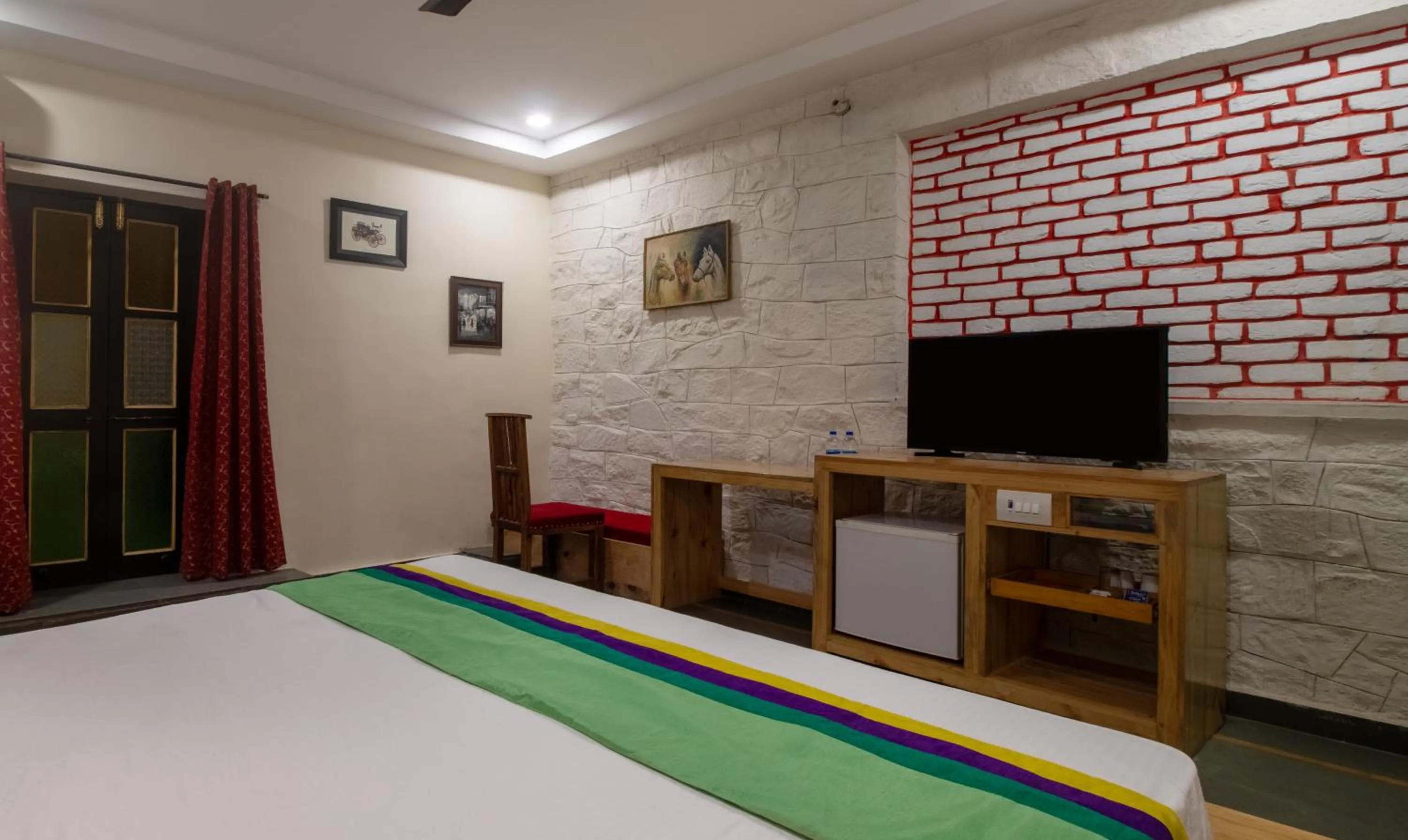 Bedroom, Bed in Treebo Megh Niwas, 2 Km From Umaid Bhawan Palace