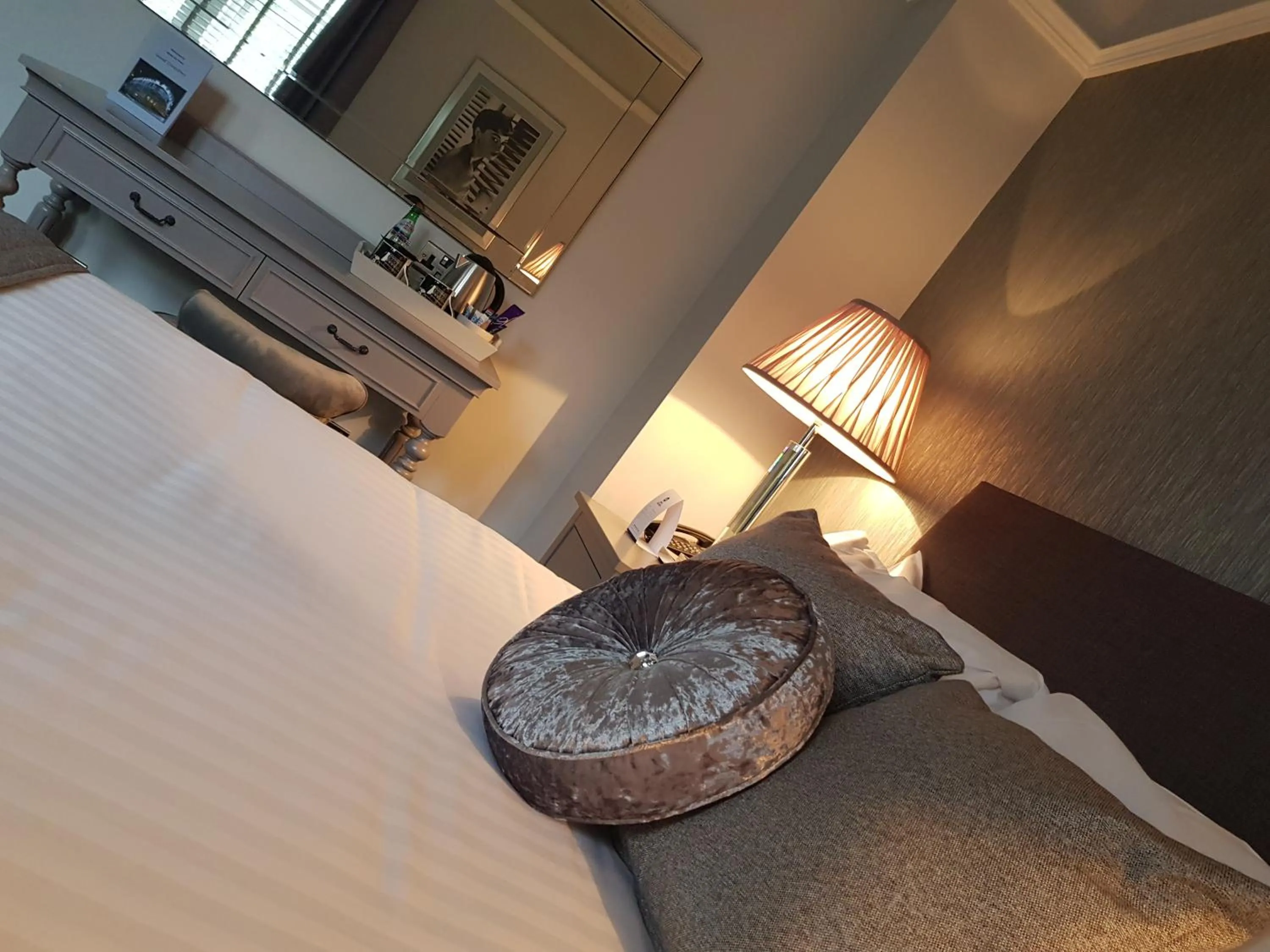 Bed, Seating Area in Best Western Stoke on Trent City Centre Hotel