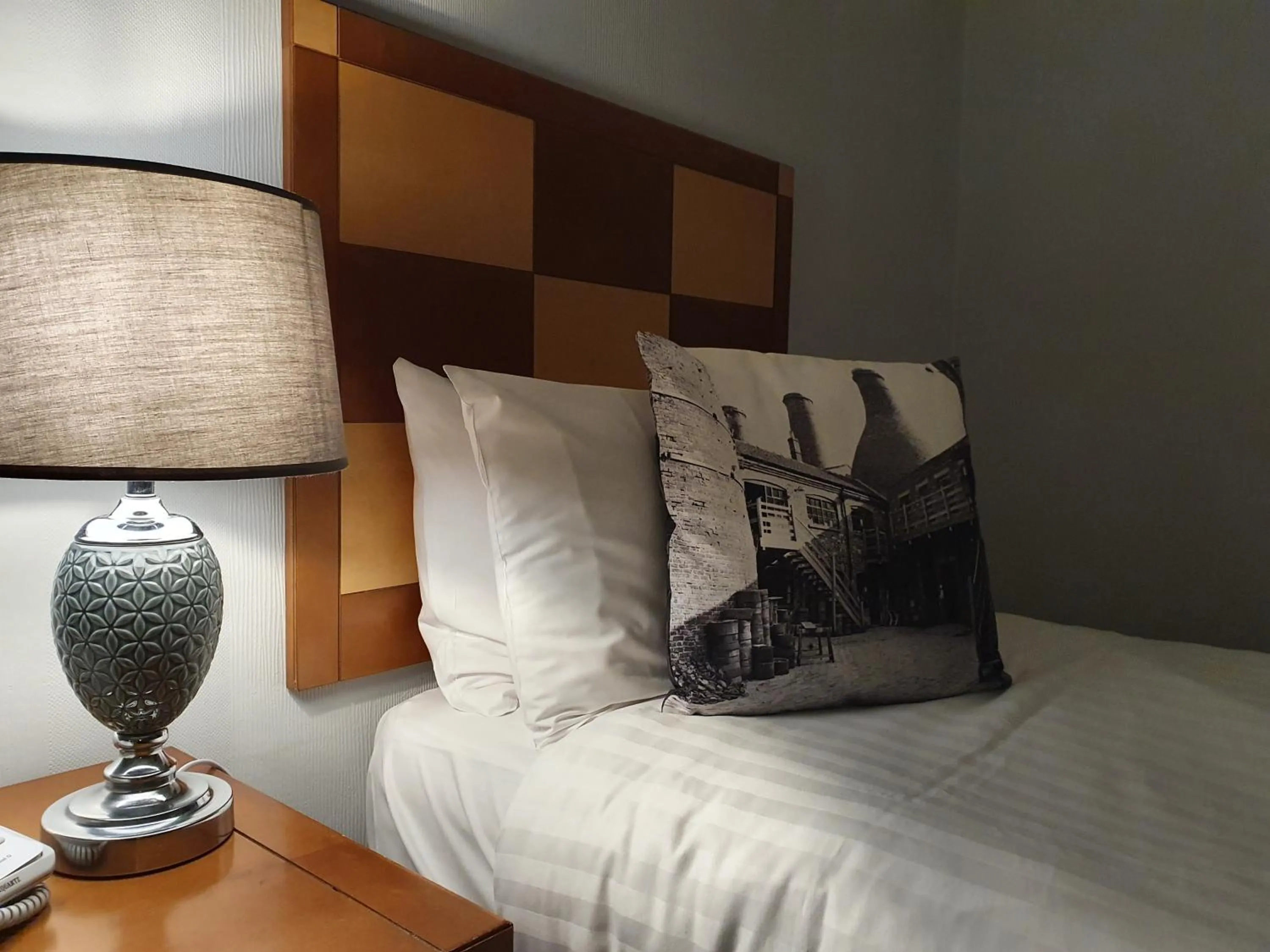 Bed, Seating Area in Best Western Stoke on Trent City Centre Hotel
